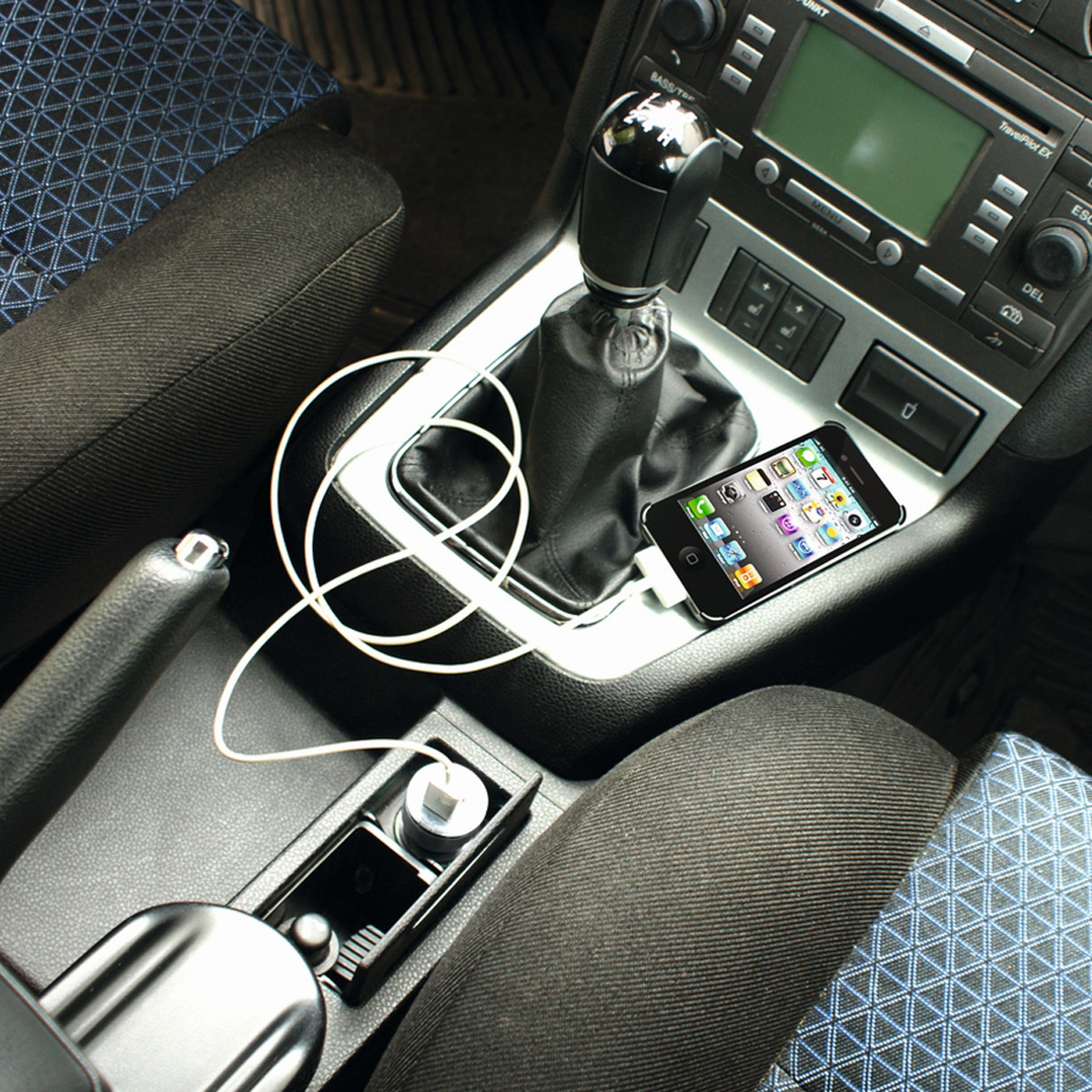 Dual USB Ladeadapter 12V/24V - 1 x 2,1A + 1 x 1A - Auto-Sicherung, Kurzschlussfest, Hitzeschutz Dual USB Ladeadapter 12V/24V - 1 x 2,1A + 1 x 1A - Auto-Sicherung, Kurzschlussfest, Hitzeschutz