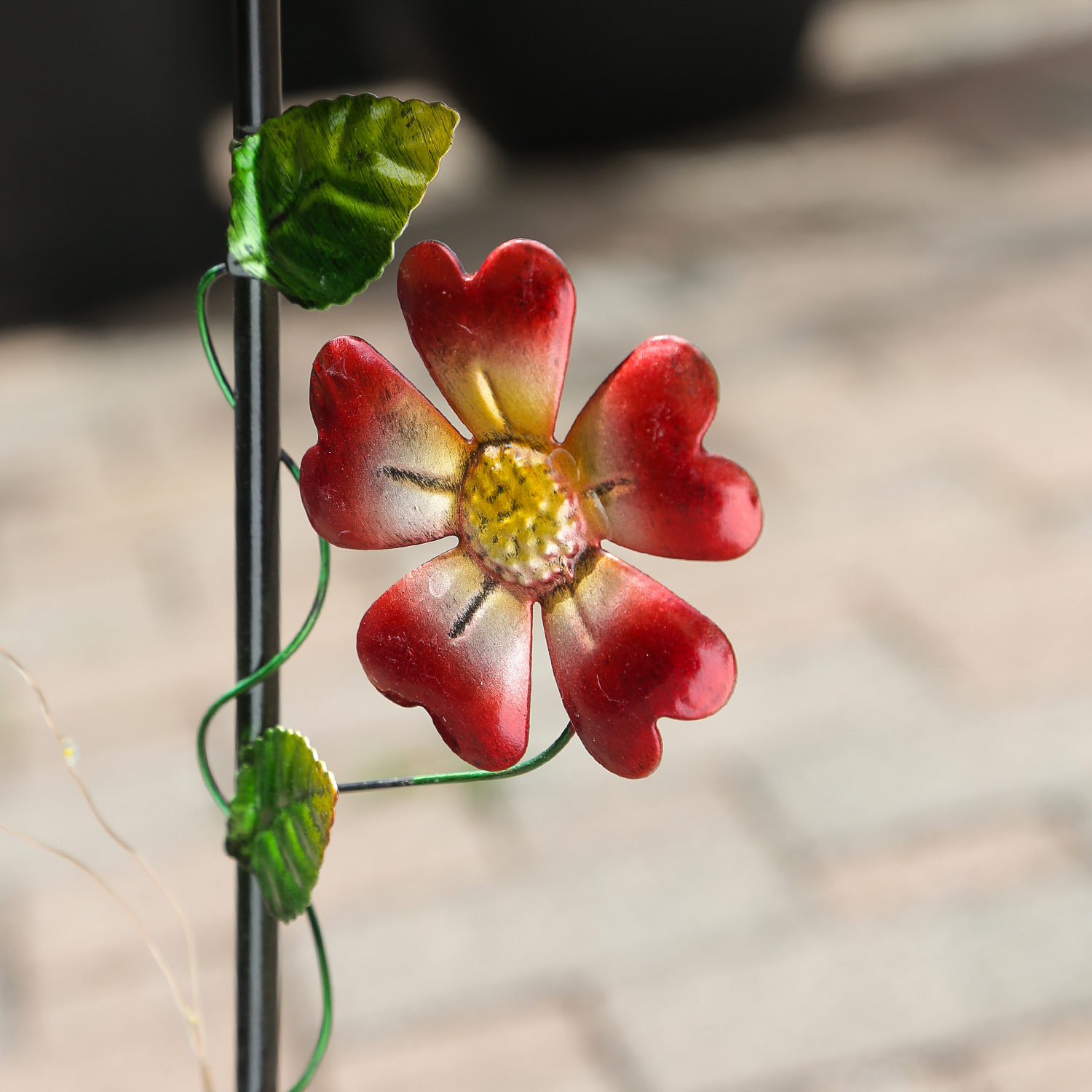 LED Solar Gießkanne mit Wasserfall Lichterkette - Rotes Solarglas mit Kolibri - H: 80cm - Sensor