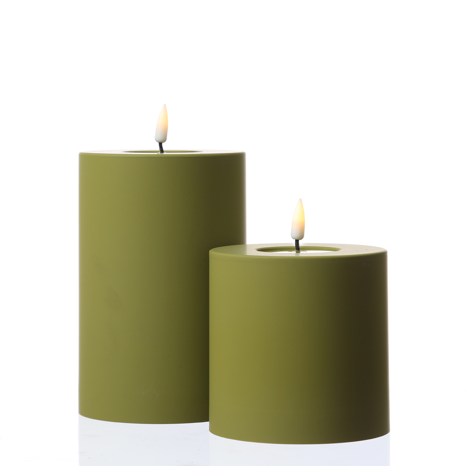 LED Stumpenkerze MIA - Kunststoff - 3D Flamme - H: 10cm - D: 10cm - für Außen - olivgrün LED Stumpenkerze MIA - Kunststoff - 3D Flamme - H: 10cm - D: 10cm - für Außen - olivgrün