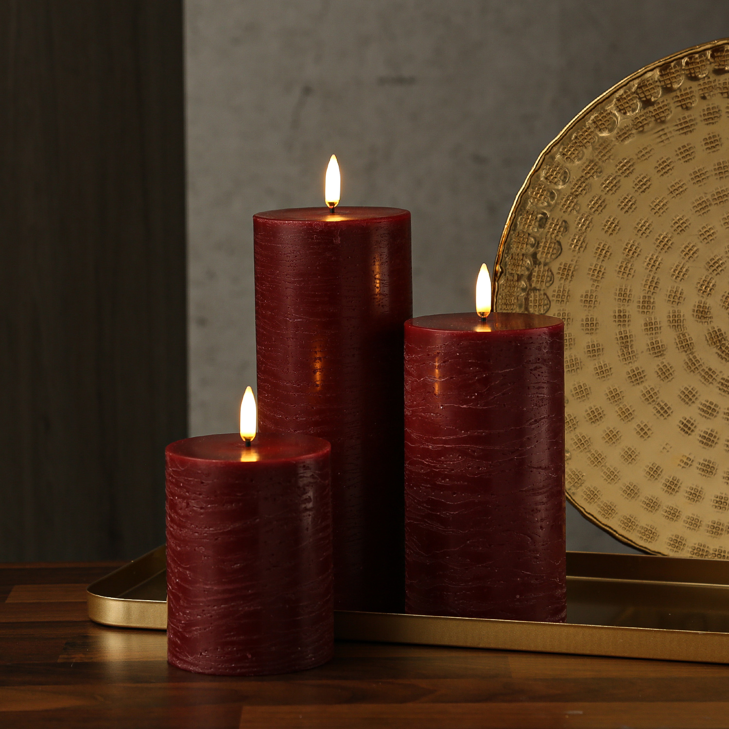 LED Kerze PIA - Rustik-Optik - Echtwachs - H: 20cm - D: 7,8cm - Timer - bis zu 1000 Std. - dunkelrot LED Kerze PIA - Rustik-Optik - Echtwachs - H: 20cm - D: 7,8cm - Timer - bis zu 1000 Std. - dunkelrot