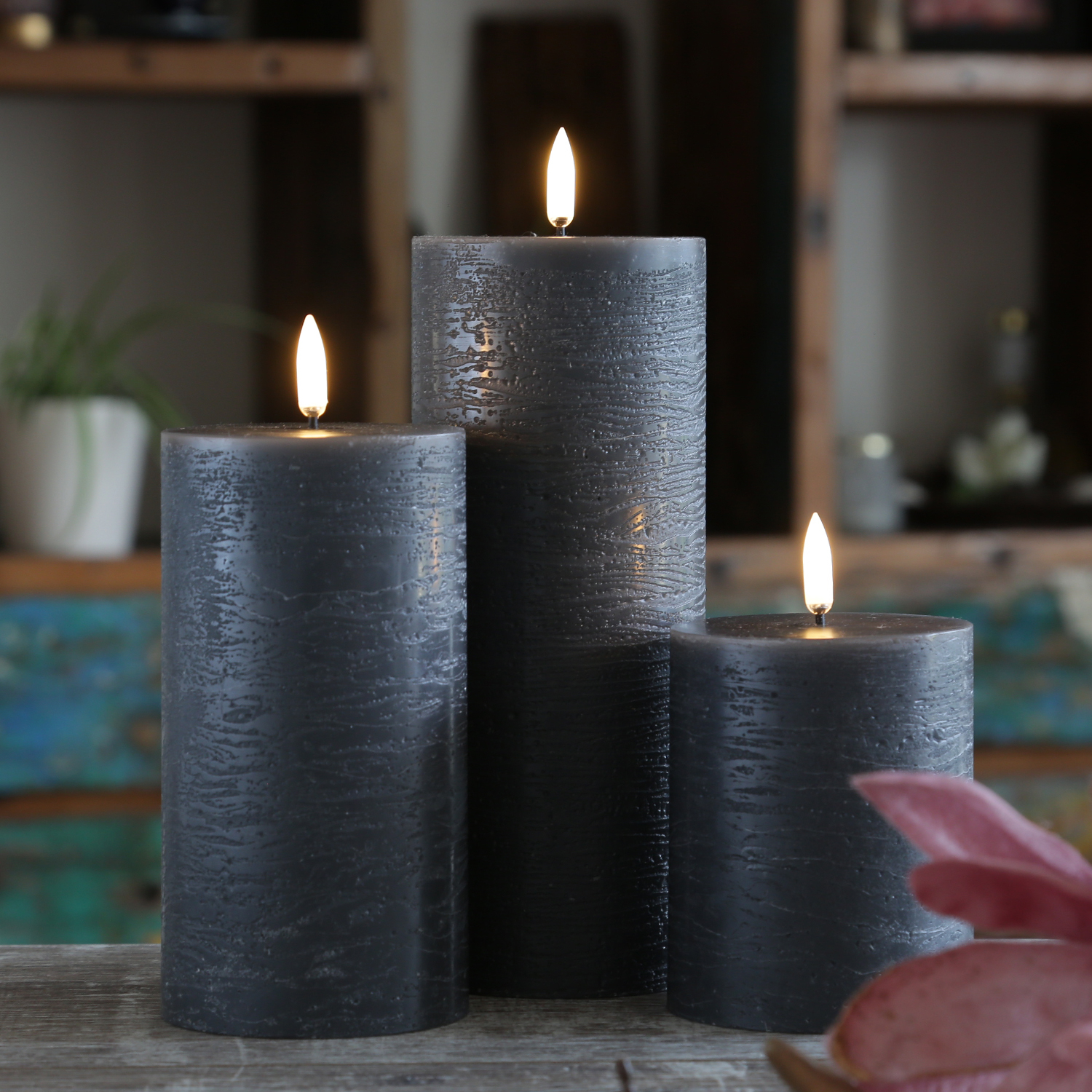 LED Kerzenset PIA - Rustik-Optik - 3 Größen - inkl. Batterien und Fernbedienung - grau - 3er Set LED Kerzenset PIA - Rustik-Optik - 3 Größen - inkl. Batterien und Fernbedienung - grau - 3er Set