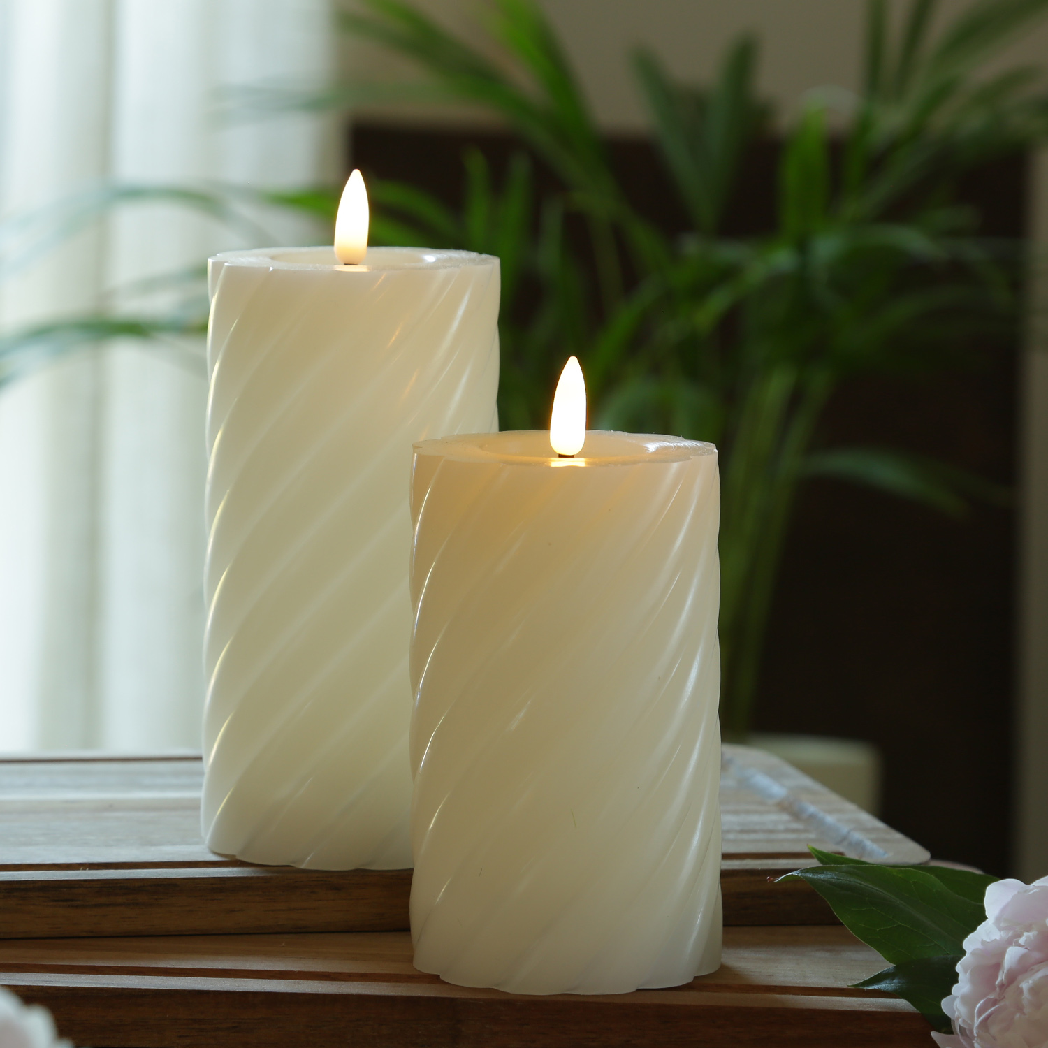 LED Stumpenkerze TWIST - Echtwachs - warmweiße 3D Flamme - H: 15cm - Batterie - Timer - creme LED Stumpenkerze TWIST - Echtwachs - warmweiße 3D Flamme - H: 15cm - Batterie - Timer - creme