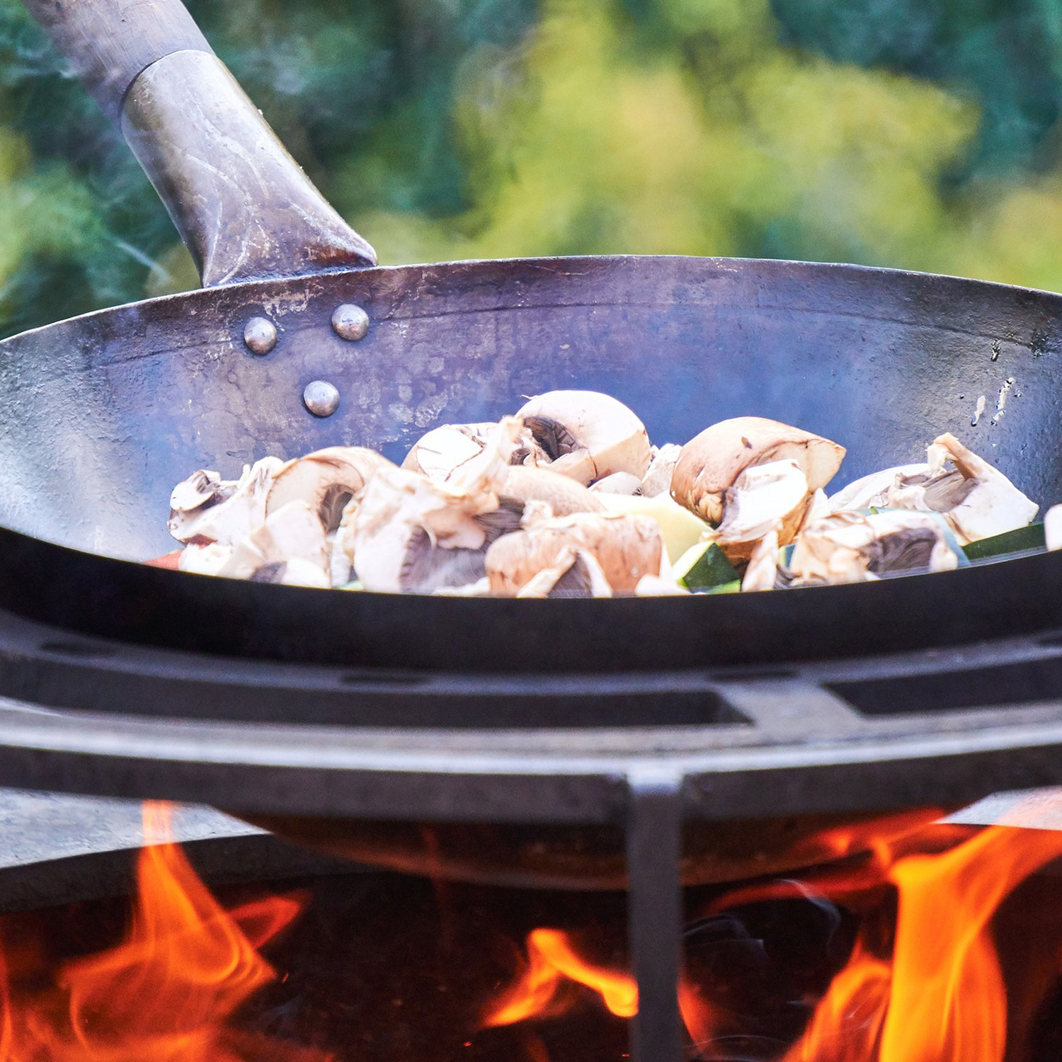 WOK Pfanne 32cm - Eisen mit Holzgriff und Schwenkgriff