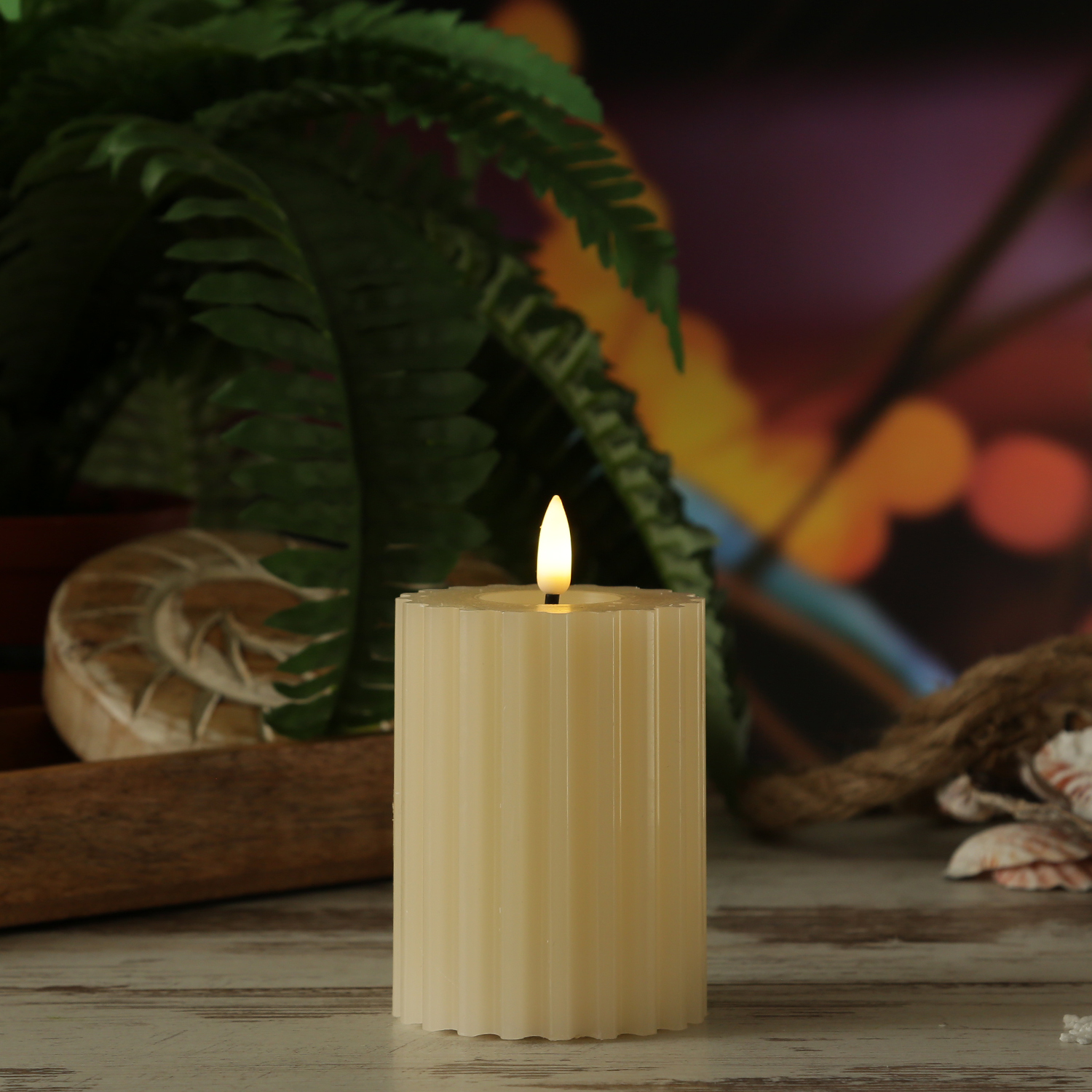 LED Kerze LIV - gerillt - Echtwachs - warmweiße 3D Flamme - H: 12cm - D: 7,5cm - Timer - creme LED Kerze LIV - gerillt - Echtwachs - warmweiße 3D Flamme - H: 12cm - D: 7,5cm - Timer - creme