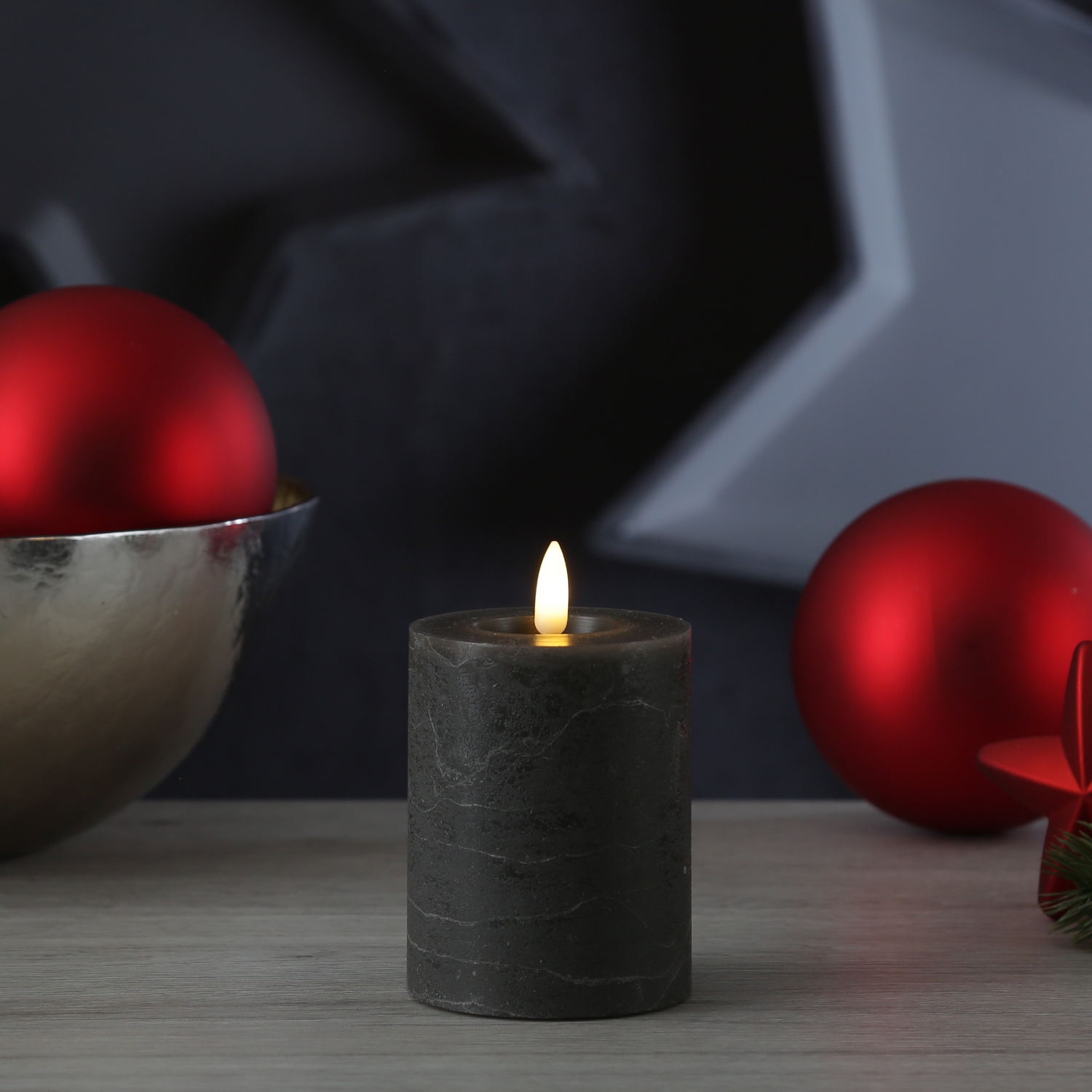 LED Kerze LINA - Rustik-Optik - Echtwachs - 3D Flamme - H: 11cm - D: 7cm - Batterie - Timer - grau LED Kerze LINA - Rustik-Optik - Echtwachs - 3D Flamme - H: 11cm - D: 7cm - Batterie - Timer - grau