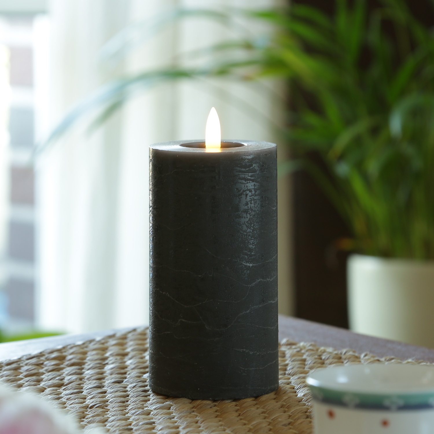 LED Kerze LINA - Rustik-Optik - Echtwachs - 3D Flamme - H: 15cm - D: 7cm - Batterie - Timer - grau LED Kerze LINA - Rustik-Optik - Echtwachs - 3D Flamme - H: 15cm - D: 7cm - Batterie - Timer - grau