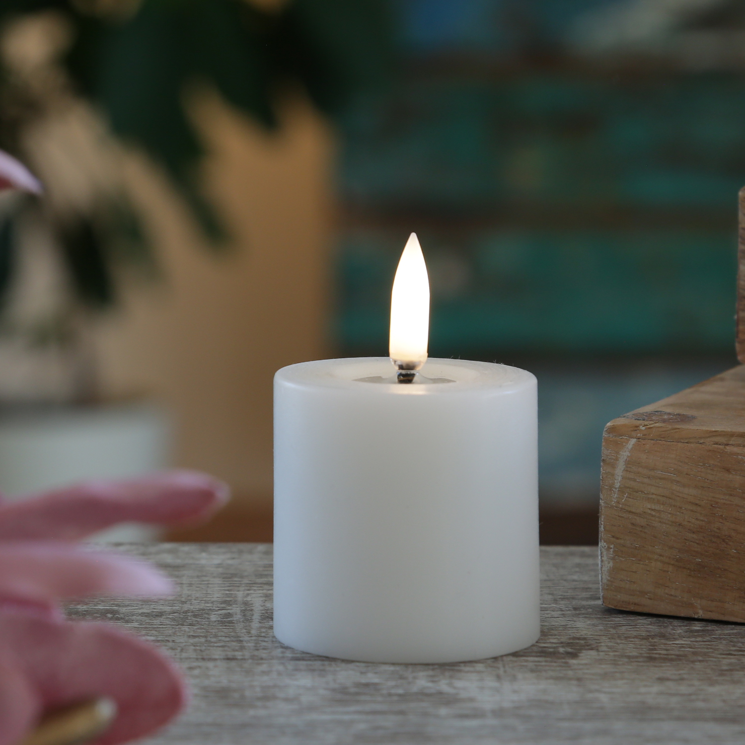 LED Mini Kerze THEA - Echtwachs - 3D Flamme mit Wachsspiegel - D: 5cm - H: 7,3cm - Timer - weiß LED Mini Kerze THEA - Echtwachs - 3D Flamme mit Wachsspiegel - D: 5cm - H: 7,3cm - Timer - weiß