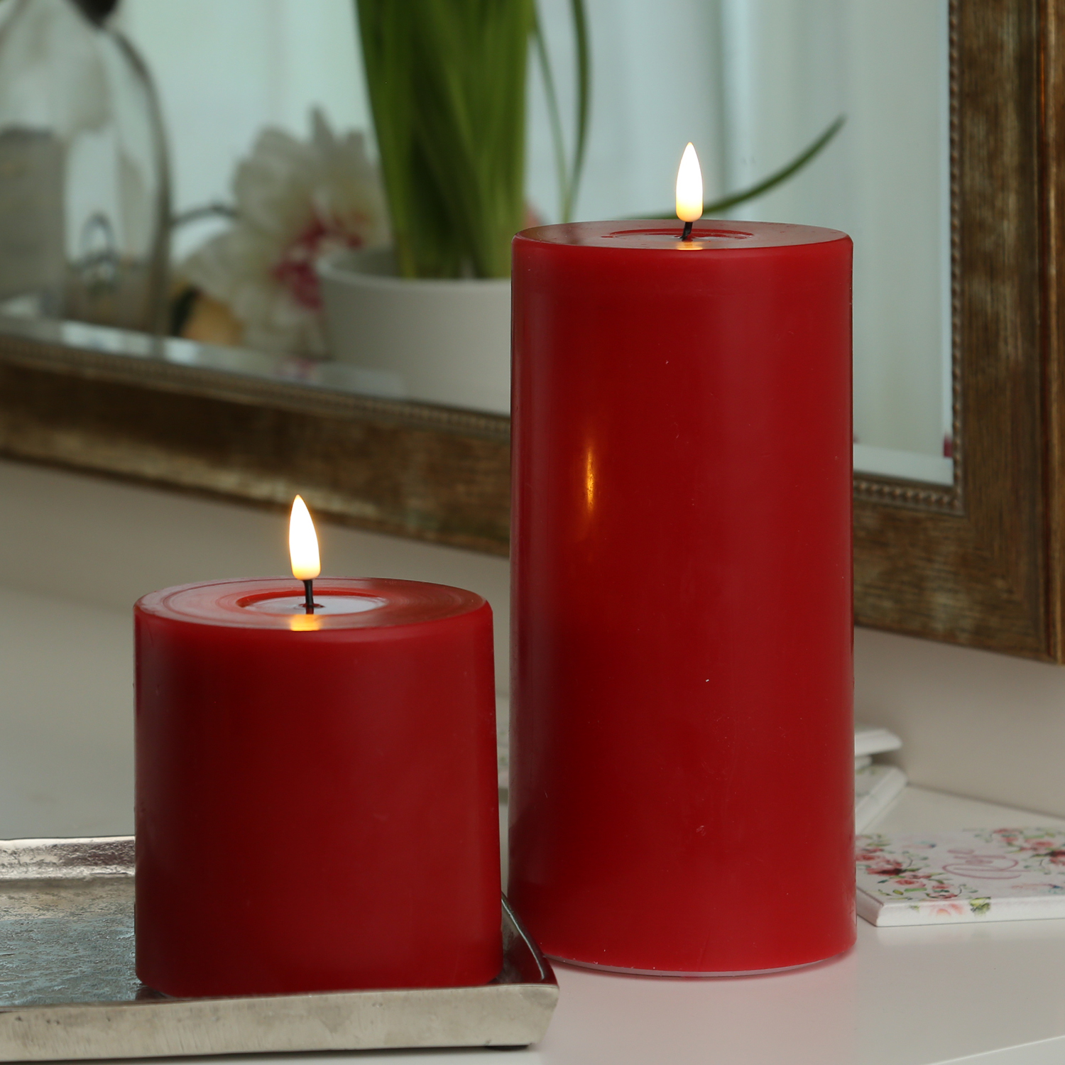 LED Stumpenkerze MIA - Echtwachs - realistische 3D Flamme - H: 20cm - D: 10cm - rot LED Stumpenkerze MIA - Echtwachs - realistische 3D Flamme - H: 20cm - D: 10cm - rot