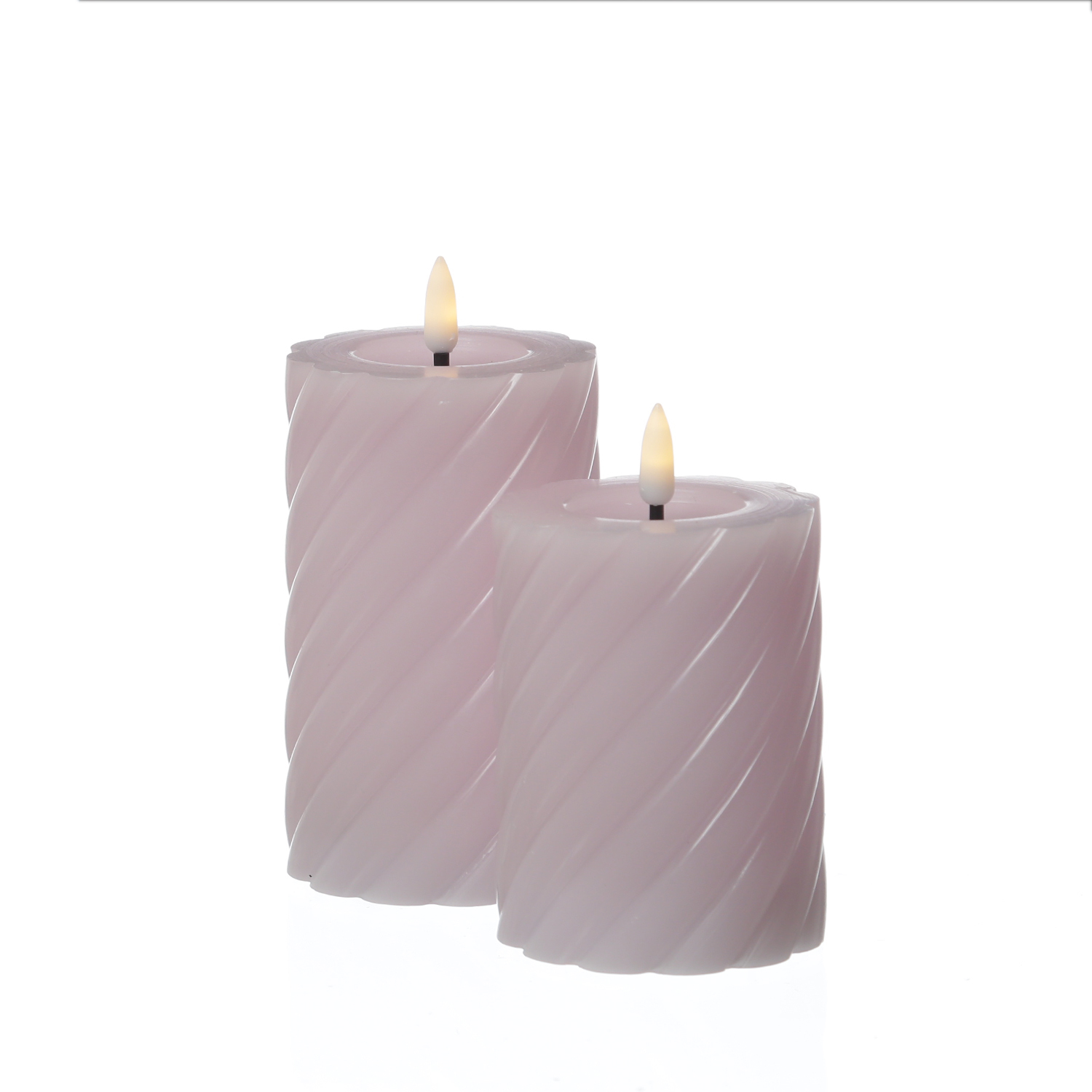 LED Stumpenkerze TWIST - Echtwachs - warmweiße 3D Flamme - H: 15cm - Batterie - Timer - flieder LED Stumpenkerze TWIST - Echtwachs - warmweiße 3D Flamme - H: 15cm - Batterie - Timer - flieder