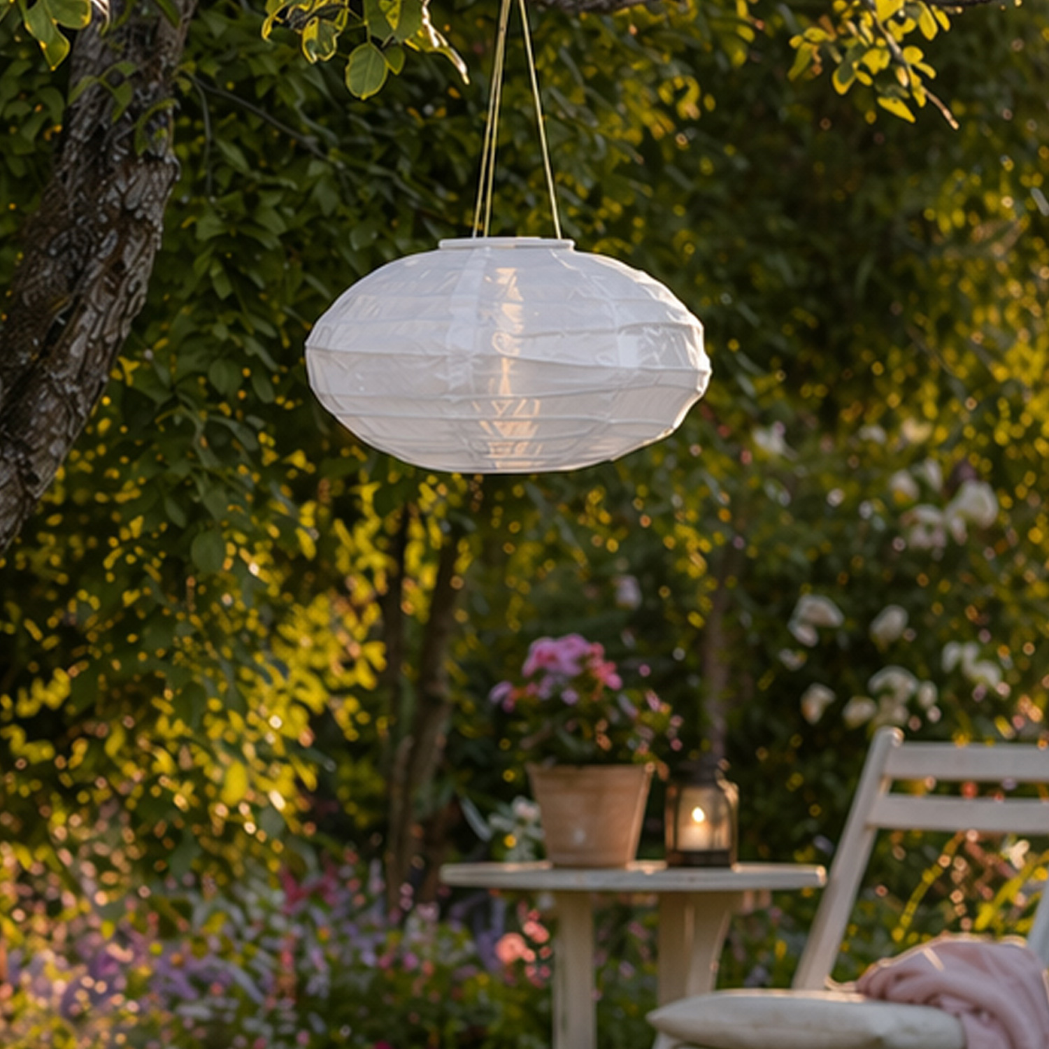 LED Solar Lampion oval - warmweiße LED - H: 19cm - D: 35cm - Lichtsensor - weiß