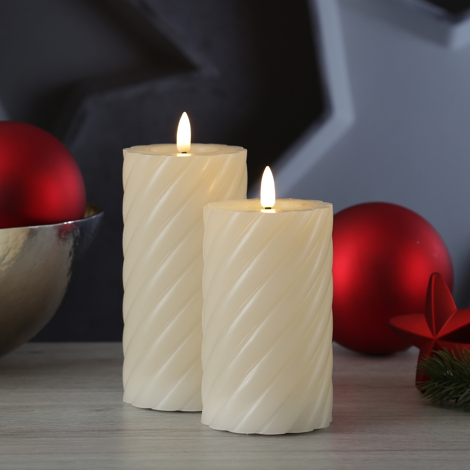 LED Stumpenkerze TWIST - Echtwachs - warmweiße 3D Flamme - H: 17,5cm - Batterie - Timer - creme LED Stumpenkerze TWIST - Echtwachs - warmweiße 3D Flamme - H: 17,5cm - Batterie - Timer - creme