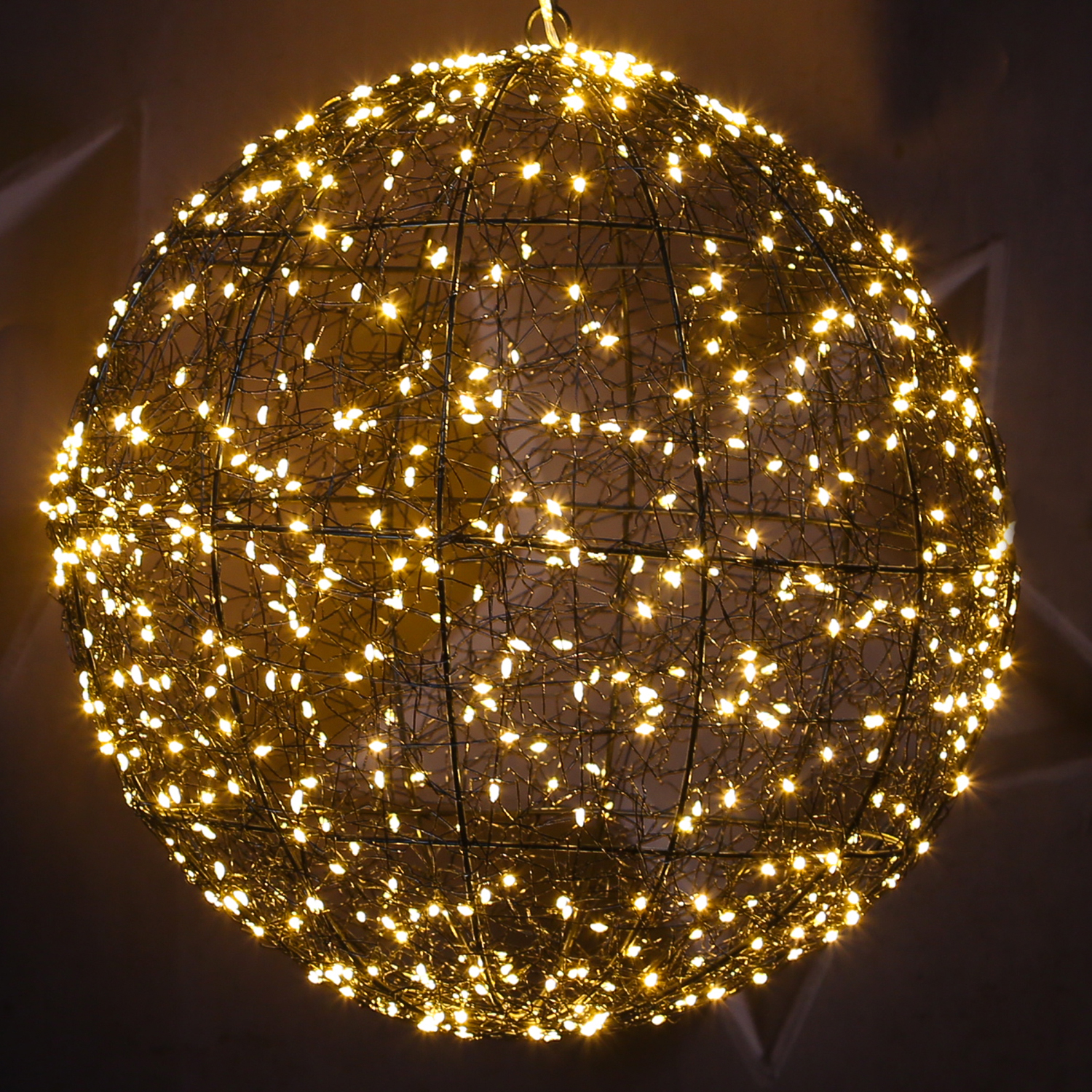 LED Drahtkugel - Leuchtkugel - 960 bernsteinfarbene LED - Timer - D: 58cm - für Innen/Außen