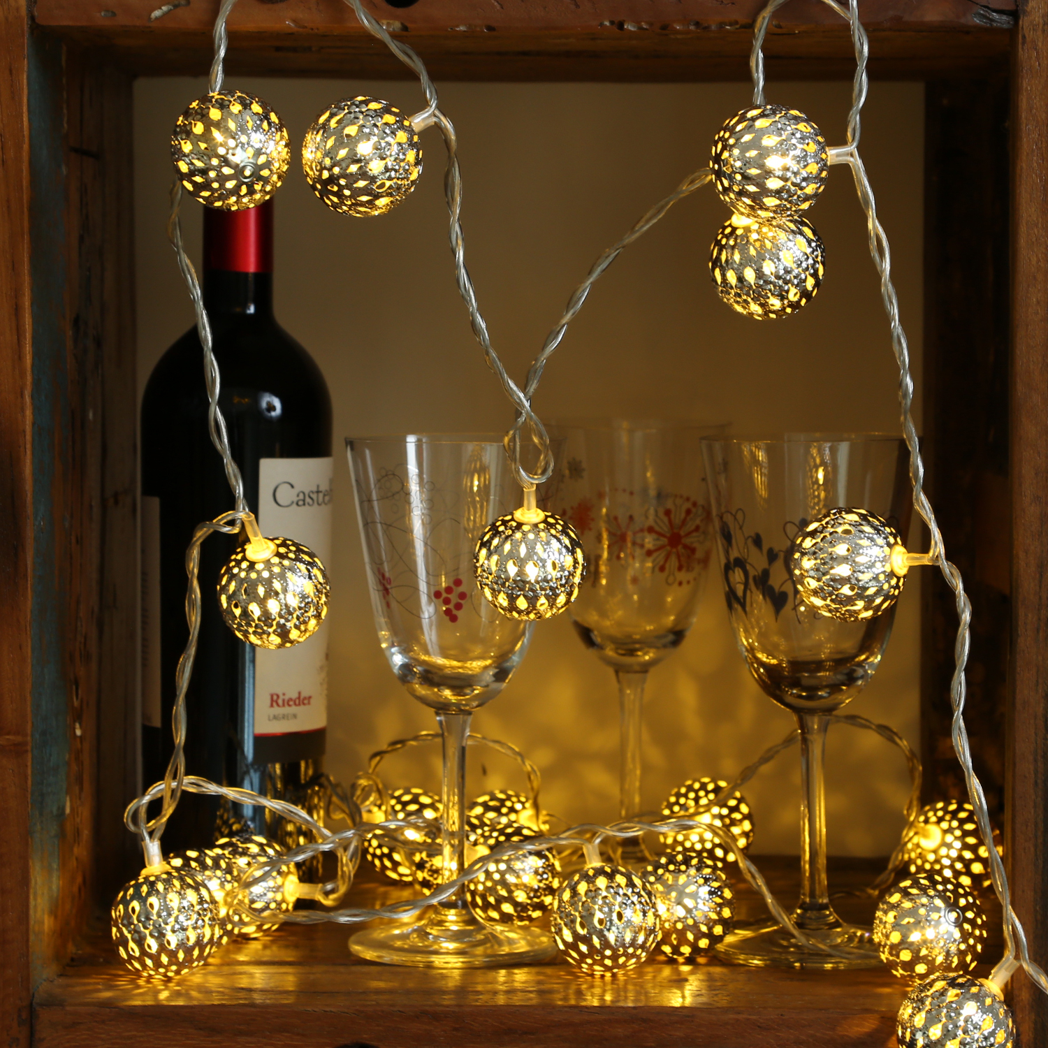 LED Dekolichterkette Metallkugeln - 20 warmweiße LED - D: 4cm - L: 2,76m - Netzteil - silber LED Dekolichterkette Metallkugeln - 20 warmweiße LED - D: 4cm - L: 2,76m - Netzteil - silber