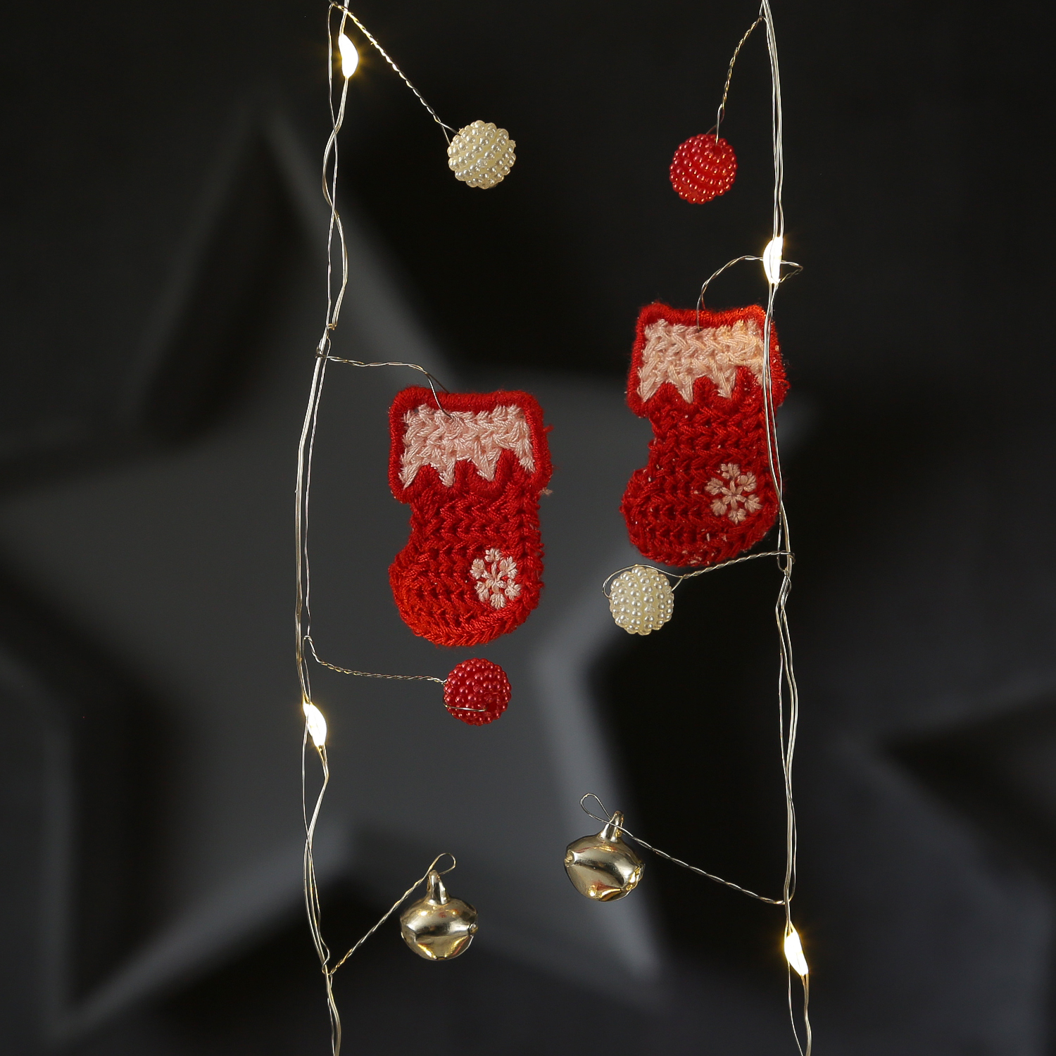 LED Drahtlichterkette Weihnachtssocke - mit Glöckchen - 20 warmweiße LED - L: 1,9m - Timer - rot LED Drahtlichterkette Weihnachtssocke - mit Glöckchen - 20 warmweiße LED - L: 1,9m - Timer - rot