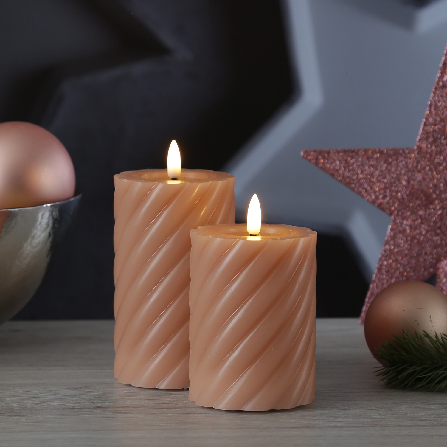 LED Stumpenkerze TWIST - Echtwachs - warmweiße 3D Flamme - H: 12,5cm - Batterie - Timer - altrosa LED Stumpenkerze TWIST - Echtwachs - warmweiße 3D Flamme - H: 12,5cm - Batterie - Timer - altrosa