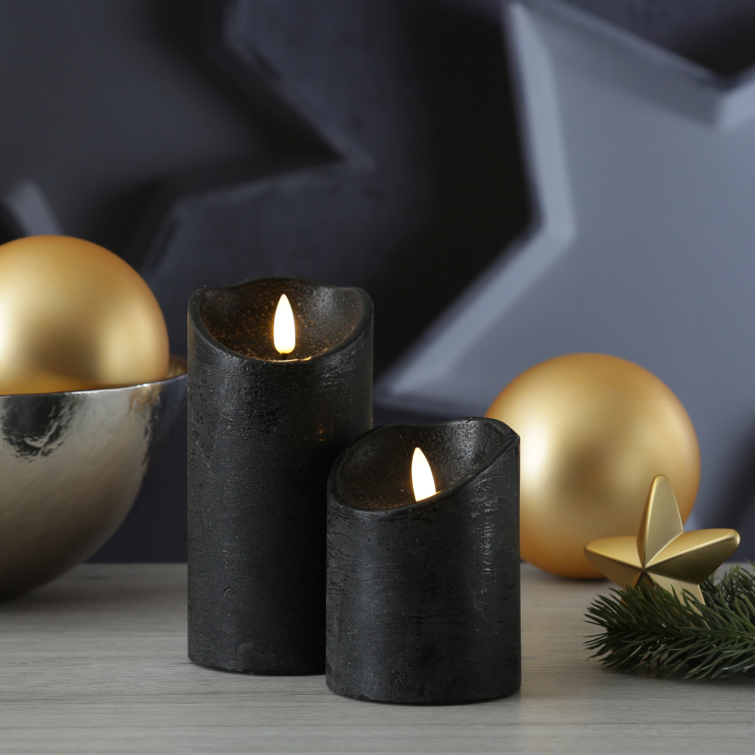 LED Stumpenkerze RUSTIC - Echtwachs - warmweiße 3D Flamme - H: 15cm - Batterie - Timer - schwarz LED Stumpenkerze RUSTIC - Echtwachs - warmweiße 3D Flamme - H: 15cm - Batterie - Timer - schwarz