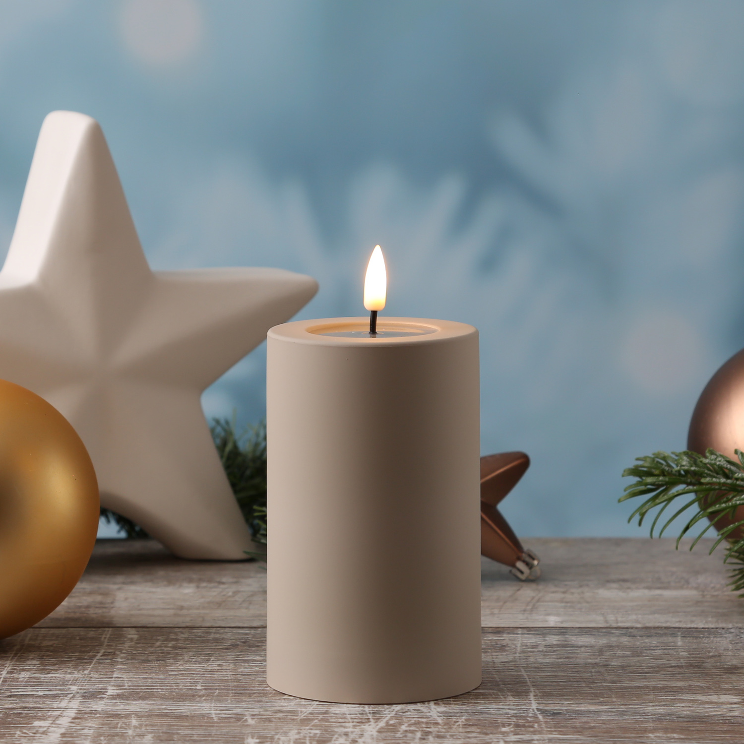LED Stumpenkerze MIA - Kunststoff - 3D Flamme - H: 12,5cm - D: 7,5cm - für Außen - sand LED Stumpenkerze MIA - Kunststoff - 3D Flamme - H: 12,5cm - D: 7,5cm - für Außen - sand