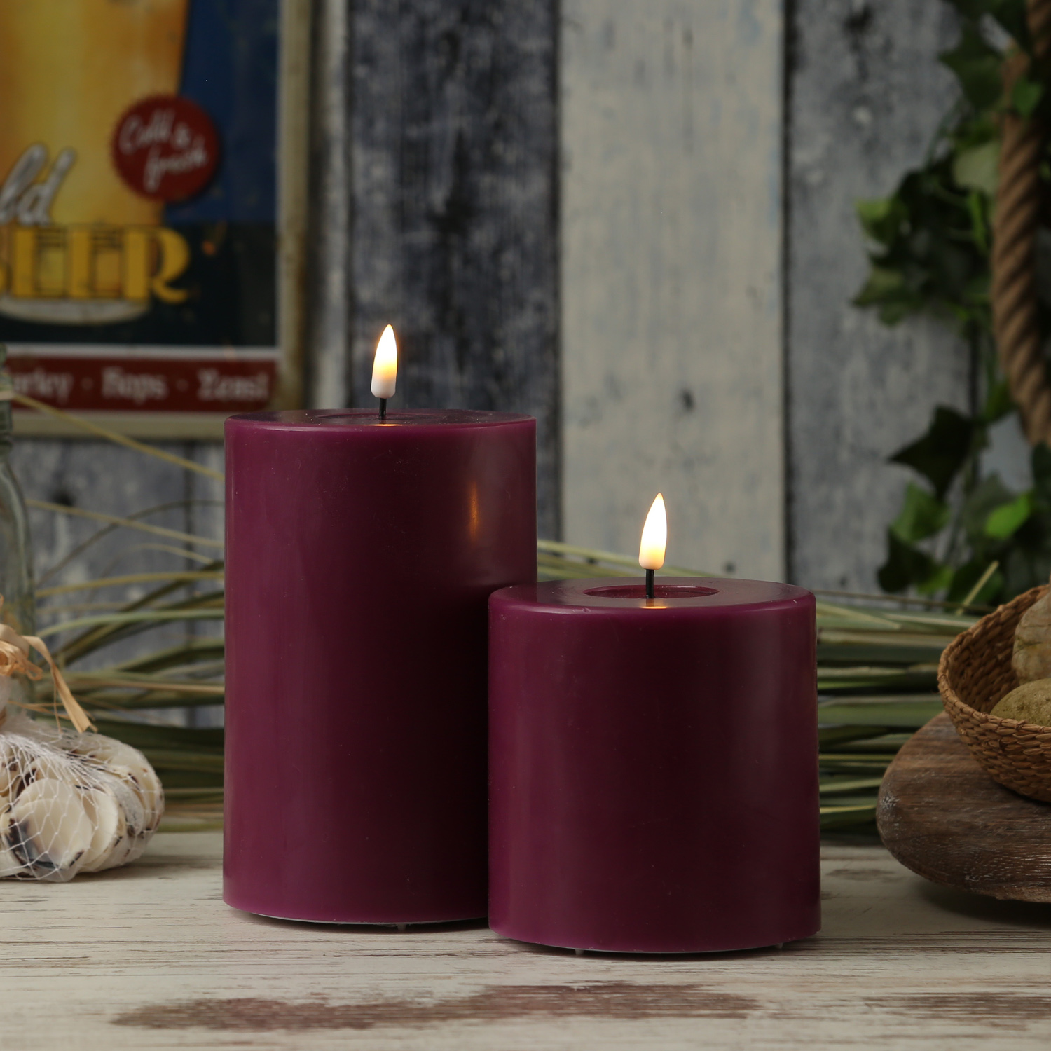 LED Stumpenkerze MIA - Echtwachs - realistische 3D Flamme - H: 15cm - D: 10cm - beere LED Stumpenkerze MIA - Echtwachs - realistische 3D Flamme - H: 15cm - D: 10cm - beere