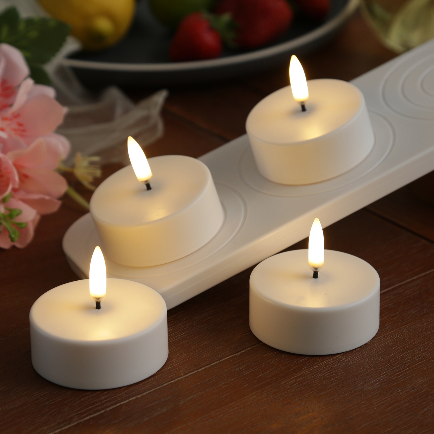 LED Maxi Teelichter - 4 wiederaufladbare LED Teelichter mit Ladestation/Fernb. - Timer - für Außen LED Maxi Teelichter - 4 wiederaufladbare LED Teelichter mit Ladestation/Fernb. - Timer - für Außen