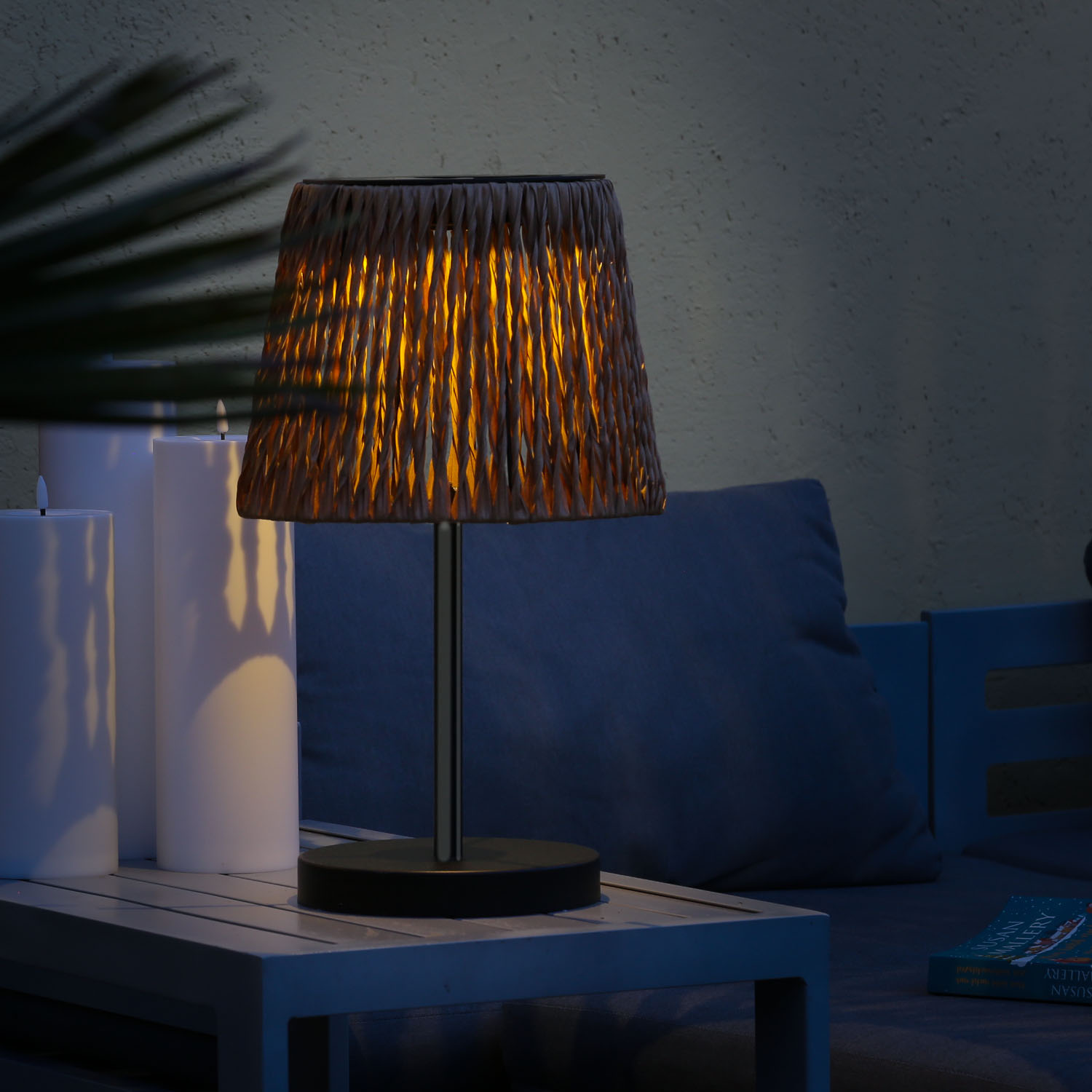 LED Solar Tischleuchte in Rattan-Optik - warmweiße LED - H: 48cm - Lichtsensor