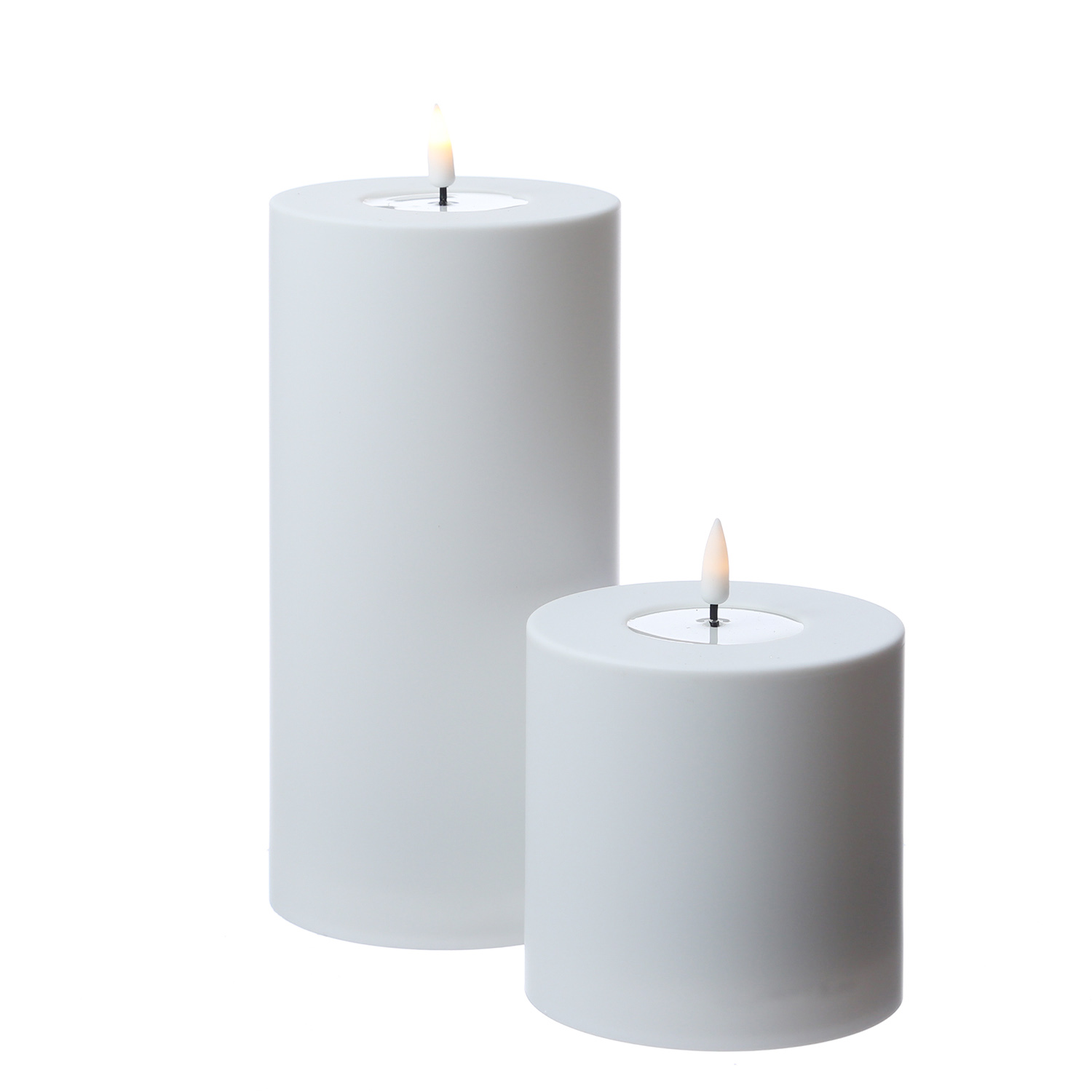 LED Stumpenkerze MIA - Kunststoff - realistische 3D Flamme - H: 10cm, D: 10cm - outdoor - weiß LED Stumpenkerze MIA - Kunststoff - realistische 3D Flamme - H: 10cm, D: 10cm - outdoor - weiß