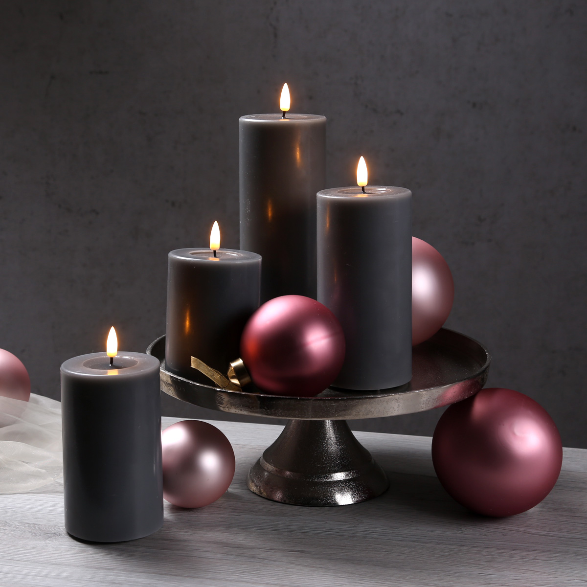 LED Kerzenset MIA - Echtwachs - 4 Größen - inkl. Batterien und Fernbedienung - grau - 4er Set LED Kerzenset MIA - Echtwachs - 4 Größen - inkl. Batterien und Fernbedienung - grau - 4er Set