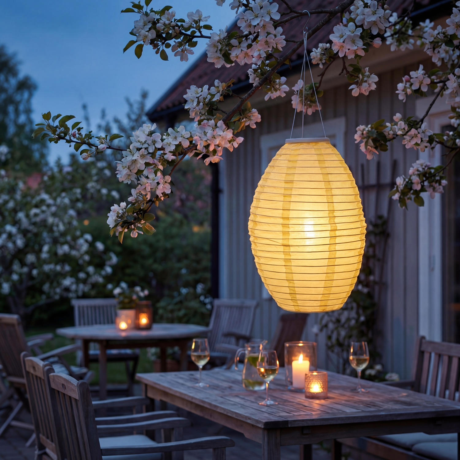 LED Solar Lampion oval - warmweiße LED - H: 33cm - D: 22cm - Lichtsensor - gelb