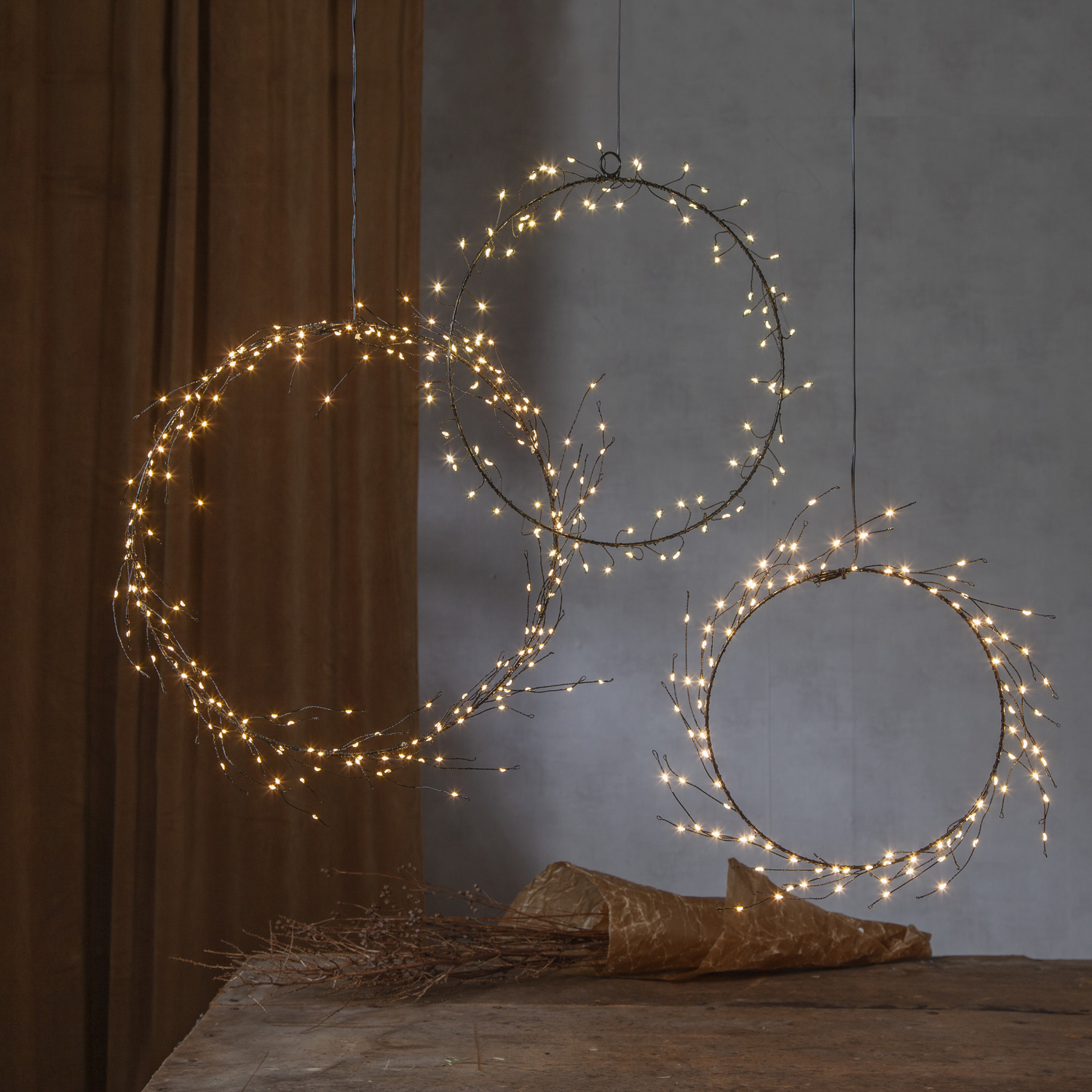 LED Kranz "Curly" - 95 warmweiße LED - D: 24cm - schwarz LED Kranz "Curly" - 95 warmweiße LED - D: 24cm - schwarz