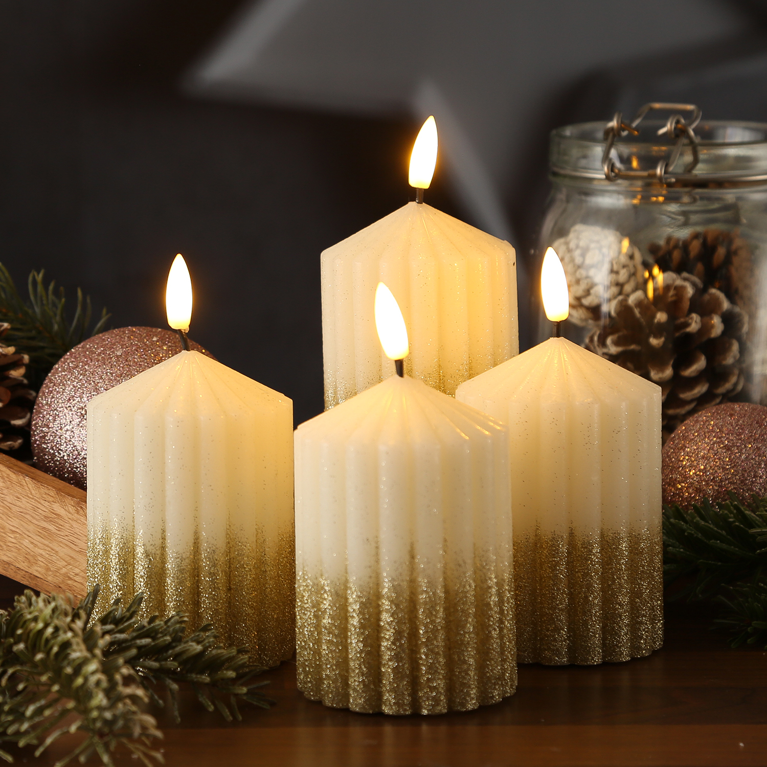 LED Kerzenset LIV - gerillt - Echtwachs - H: 10cm - D: 7cm - Timer - weiß/gold - 4er Set