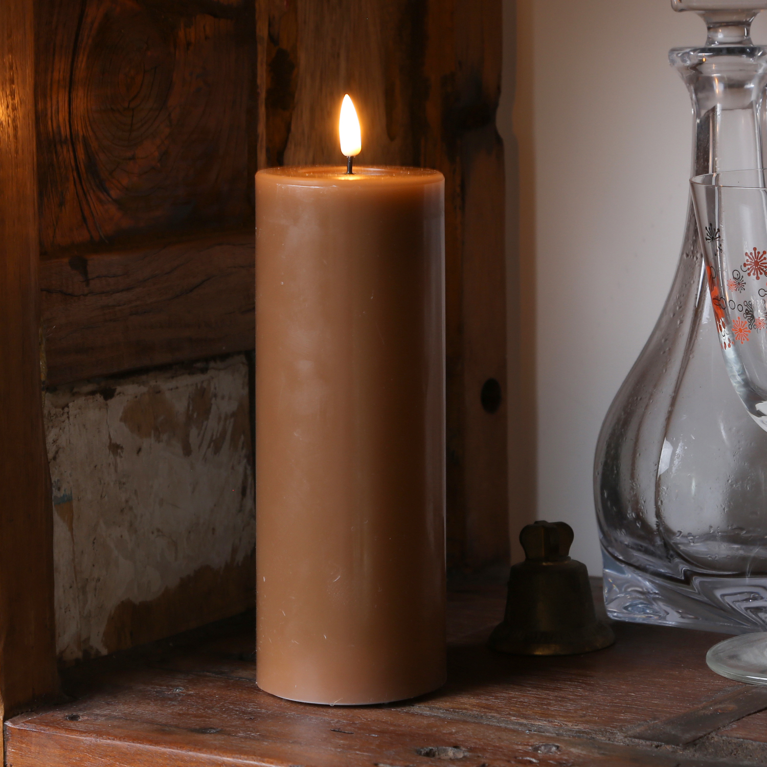 LED Stumpenkerze MIA - Echtwachs - realistische 3D Flamme - H: 20cm - Batteriebetrieb - karamell LED Stumpenkerze MIA - Echtwachs - realistische 3D Flamme - H: 20cm - Batteriebetrieb - karamell