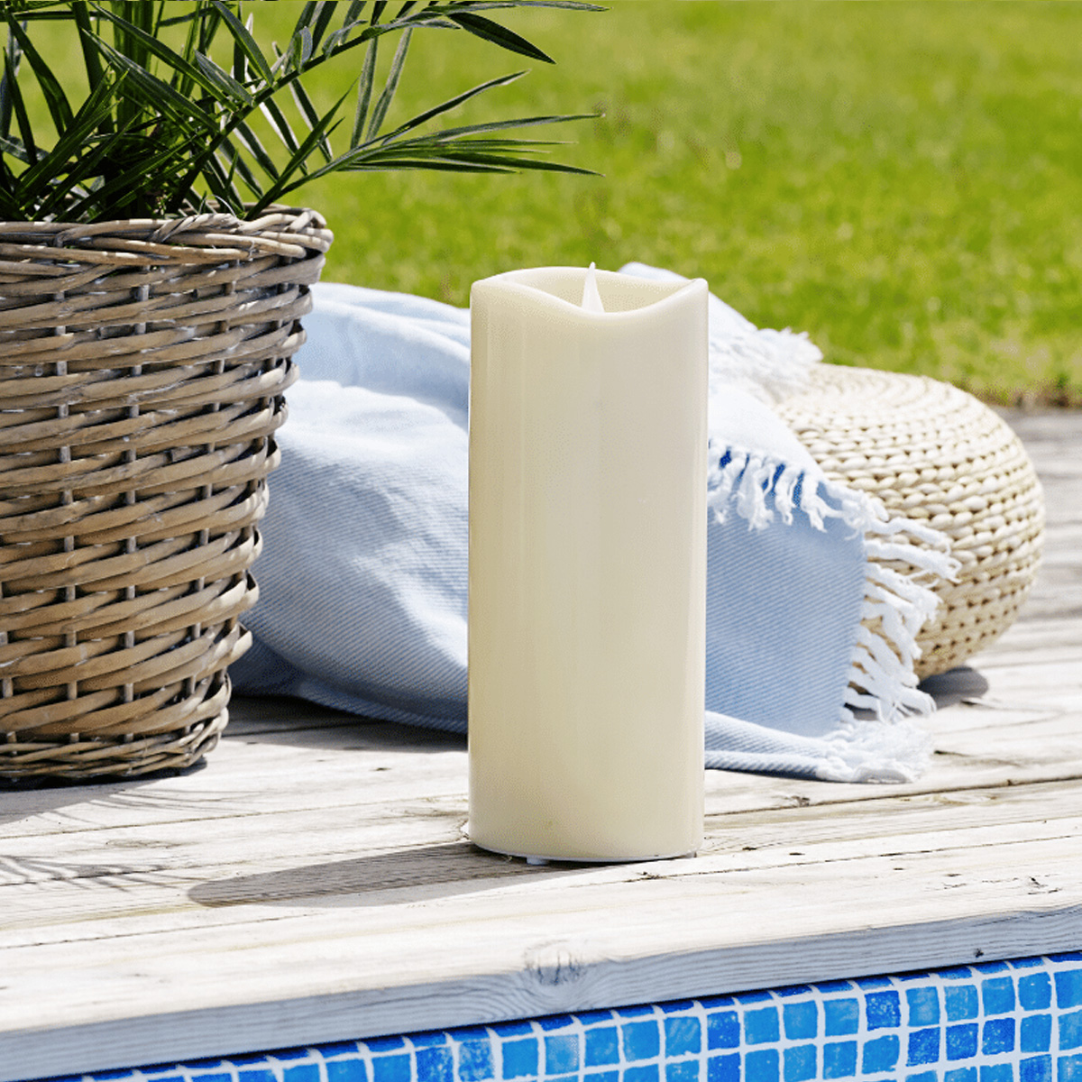 LED Stumpenkerze "Grande" - Kunststoff - flackernde warmweiße LED - H: 31cm - outdoor - beige LED Stumpenkerze "Grande" - Kunststoff - flackernde warmweiße LED - H: 31cm - outdoor - beige