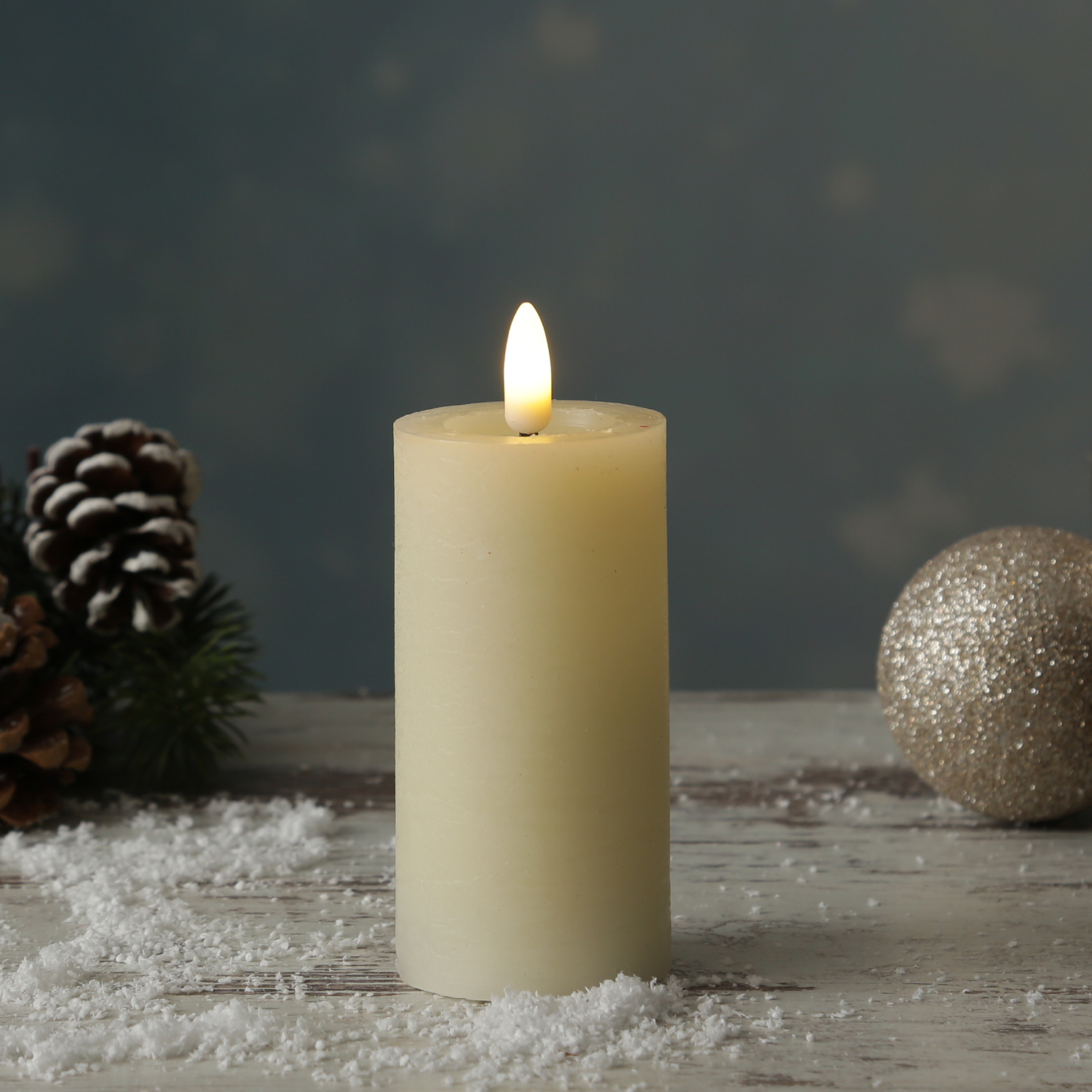 LED Kerze LINA - Rustik-Optik - Echtwachs - 3D Flamme - H: 12,5cm - D: 5cm - Timer - creme LED Kerze LINA - Rustik-Optik - Echtwachs - 3D Flamme - H: 12,5cm - D: 5cm - Timer - creme