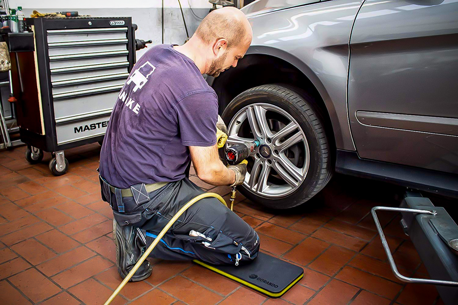 GORANDO® Premium EVA Kniekissen - 44x22cm - für Garten, Haus, Werkstatt - Kniepad - gelb - 2er set GORANDO® Premium EVA Kniekissen - 44x22cm - für Garten, Haus, Werkstatt - Kniepad - gelb - 2er set