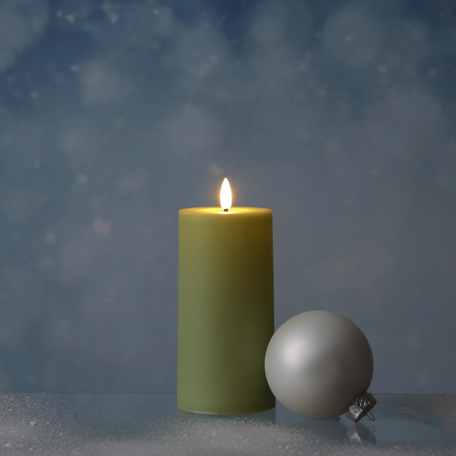 LED Stumpenkerze - Kunststoff - 3D Flamme - H- 15cm - D- 7-5cm - Timer - für Innen-Aussen - grün