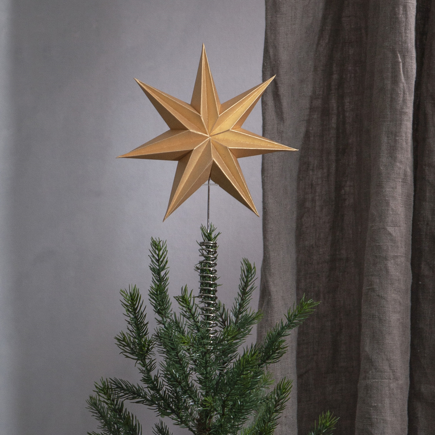 LED Baumspitze Papierstern Isa - 7-zackig - H: 33cm - D: 21cm - gold LED Baumspitze Papierstern Isa - 7-zackig - H: 33cm - D: 21cm - gold
