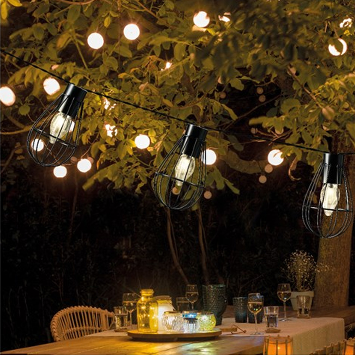 LED Solar Gitter Lichterkette INDUSTRIAL - 8 warmweiße Lampen - L: 1,5m - schwarz LED Solar Gitter Lichterkette INDUSTRIAL - 8 warmweiße Lampen - L: 1,5m - schwarz
