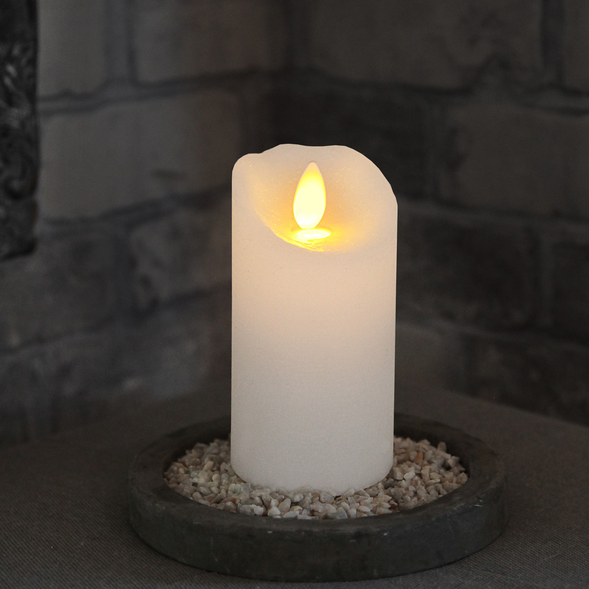 LED Kerze "Glow" - Echtwachs - gelbe flackernde LED - Timer - H: 10cm, D: 5,5cm - weiß LED Kerze "Glow" - Echtwachs - gelbe flackernde LED - Timer - H: 10cm, D: 5,5cm - weiß