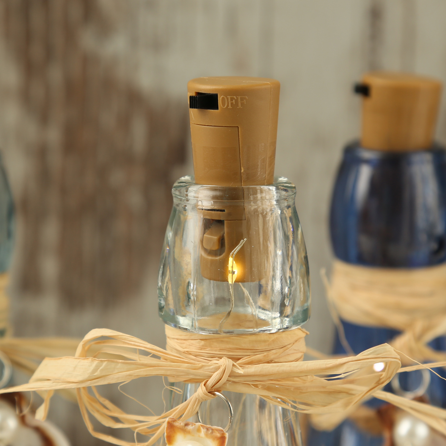 LED Dekoflasche MARITIM mit Juteseil - 10 warmweiße LED an Drahtlichterkette - H: 28cm - dunkelblau LED Dekoflasche MARITIM mit Juteseil - 10 warmweiße LED an Drahtlichterkette - H: 28cm - dunkelblau