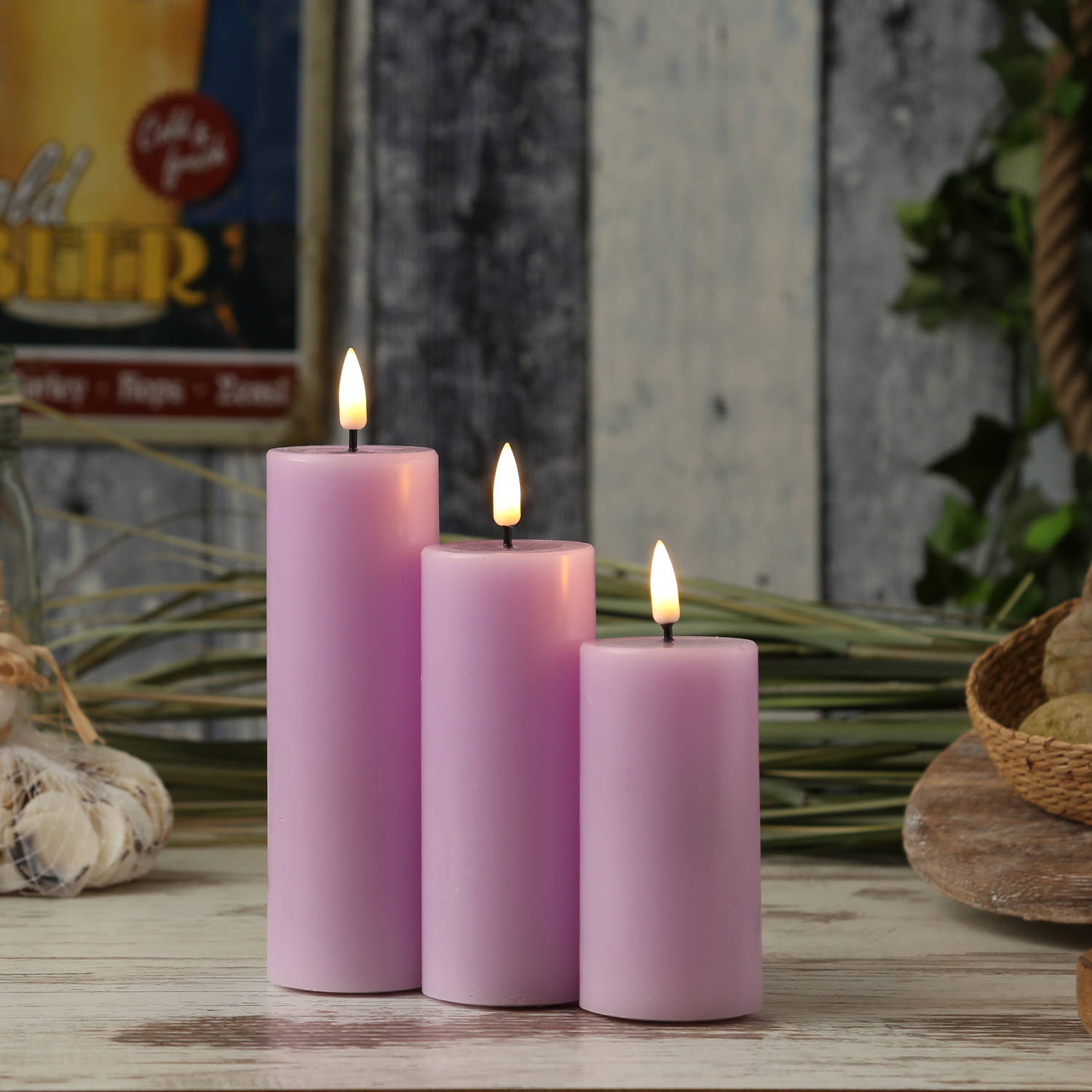 LED Stumpenkerze MIA - Echtwachs - realistische 3D Flamme - H: 15cm - D: 5cm - lavendel LED Stumpenkerze MIA - Echtwachs - realistische 3D Flamme - H: 15cm - D: 5cm - lavendel