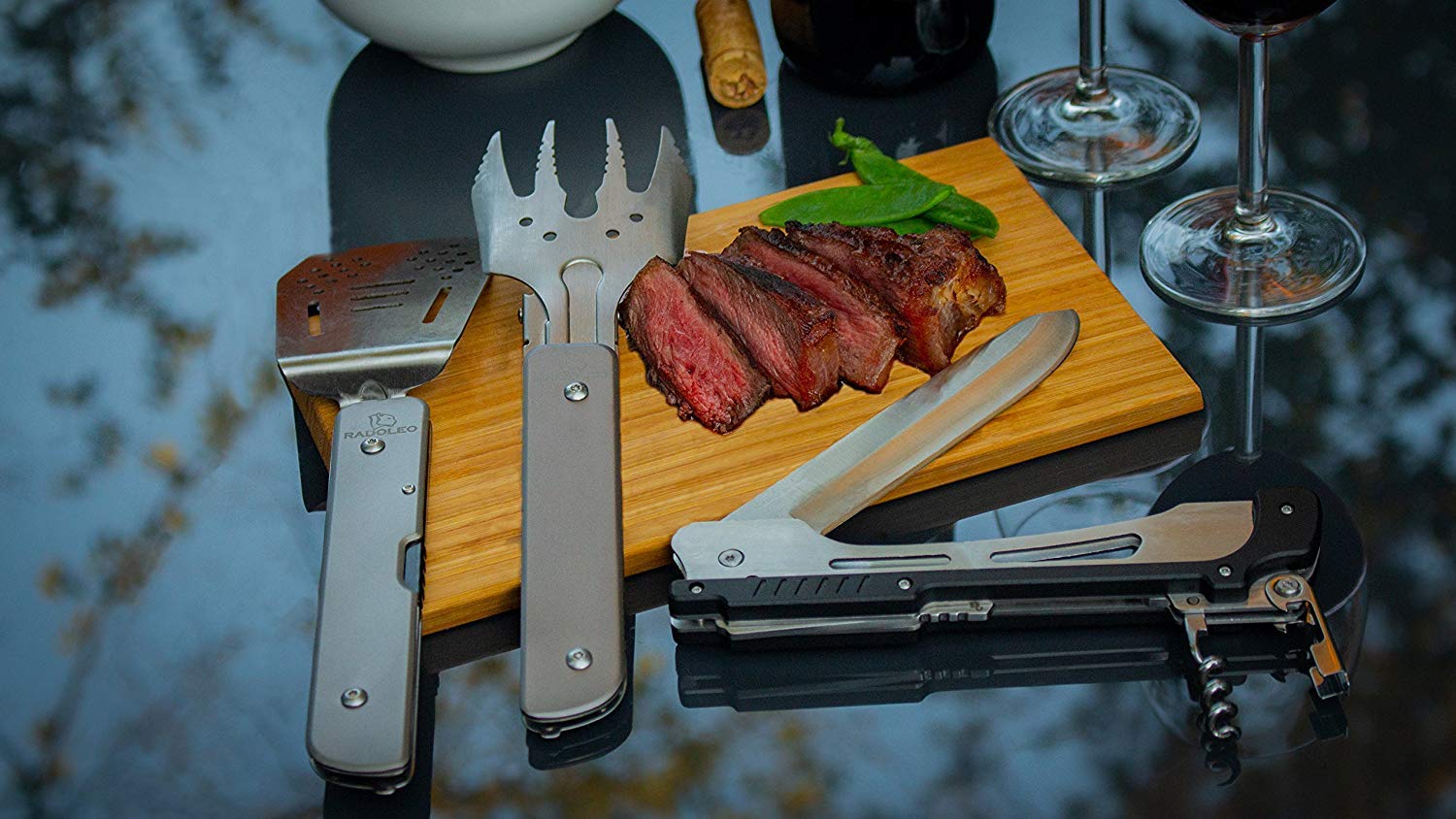 RADOLEO® Grill-Multi-Tool GENIUS Grillbesteck | Zange, Wender, Grillmesser, Fleischgabel, Flaschenöffner, Korkenzieher