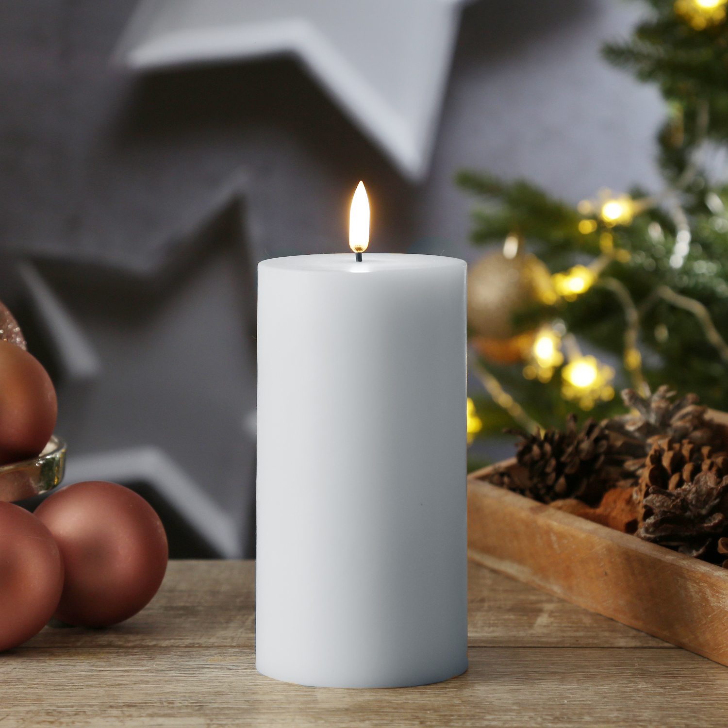LED Kerze THEA - Echtwachs - 3D Flamme - H: 15cm - D: 7,8cm - Timer - bis zu 1000 Std. - weiß LED Kerze THEA - Echtwachs - 3D Flamme - H: 15cm - D: 7,8cm - Timer - bis zu 1000 Std. - weiß