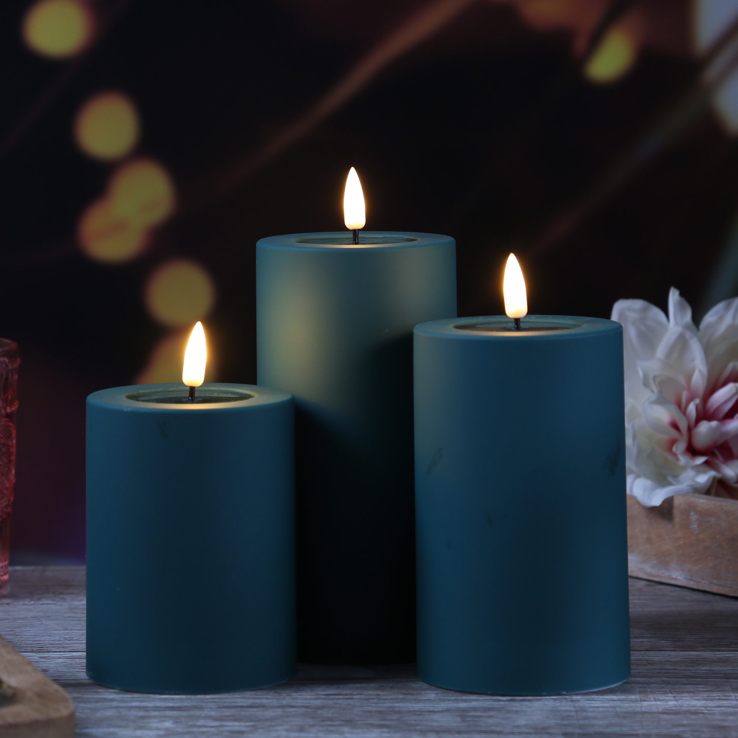 LED Stumpenkerze MIA - Kunststoff - realistische 3D Flamme - H: 15cm - für Außen - dunkelgrün LED Stumpenkerze MIA - Kunststoff - realistische 3D Flamme - H: 15cm - für Außen - dunkelgrün