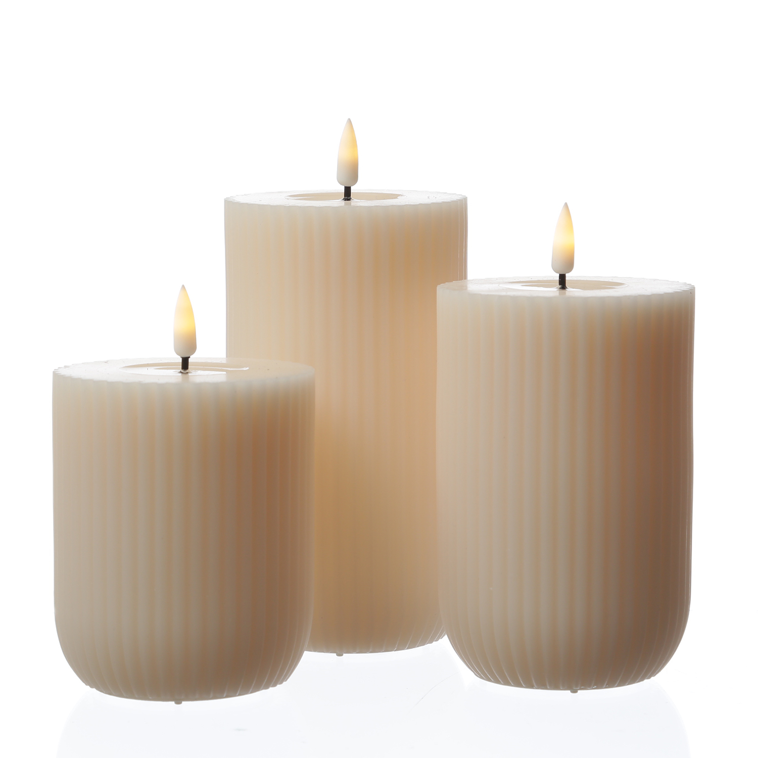 LED Stumpenkerze MIA - gerillt - Echtwachs - 3D Flamme - H: 10cm - D: 8cm - creme LED Stumpenkerze MIA - gerillt - Echtwachs - 3D Flamme - H: 10cm - D: 8cm - creme