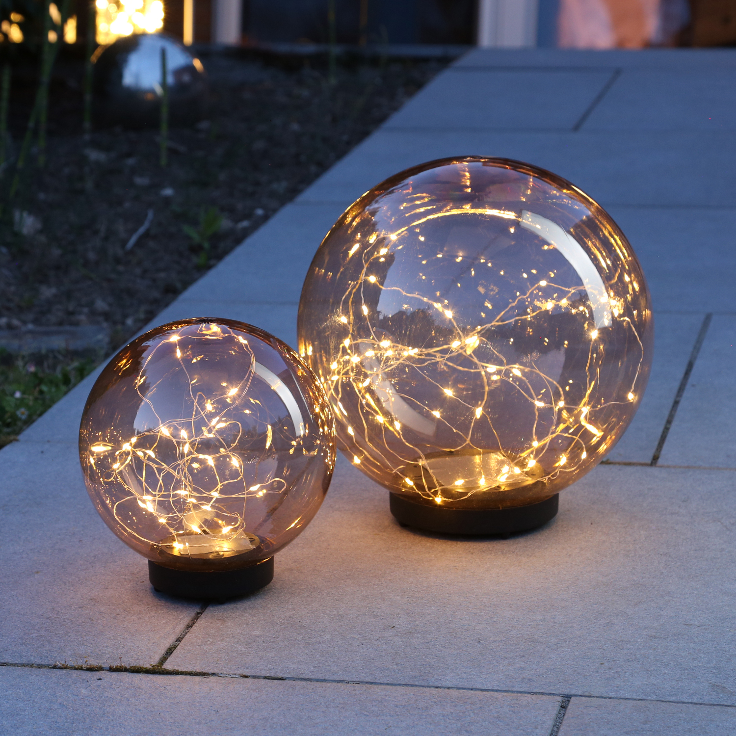 LED Solar Kugellampe - 2in1 - Kunststoff - warmweiße LED Drahtlichterkette - D: 30cm - bernstein LED Solar Kugellampe - 2in1 - Kunststoff - warmweiße LED Drahtlichterkette - D: 30cm - bernstein