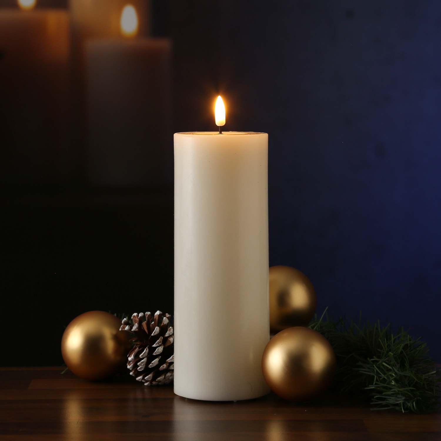 LED Stumpenkerze MIA - Echtwachs - realistische 3D Flamme - H: 20cm - Batteriebetrieb - creme LED Stumpenkerze MIA - Echtwachs - realistische 3D Flamme - H: 20cm - Batteriebetrieb - creme