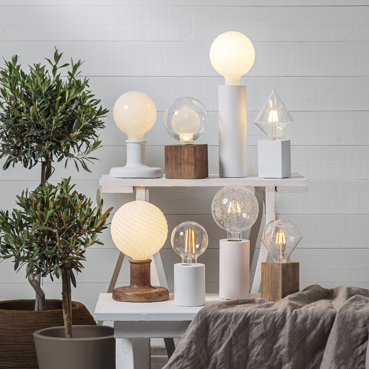 Lampenhalterung TUB - Tischleuchte - E27 - H: 25cm - stehend - Kabel mit Schalter - Holz - weiß Lampenhalterung TUB - Tischleuchte - E27 - H: 25cm - stehend - Kabel mit Schalter - Holz - weiß