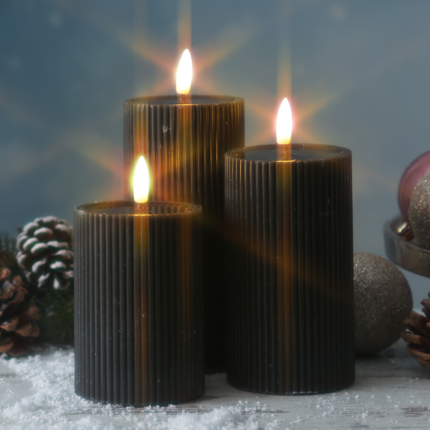 LED Kerze LIV - gerillt - Echtwachs - warmweiße 3D Flamme - H: 15,5cm - D: 7cm - Timer - schwarz