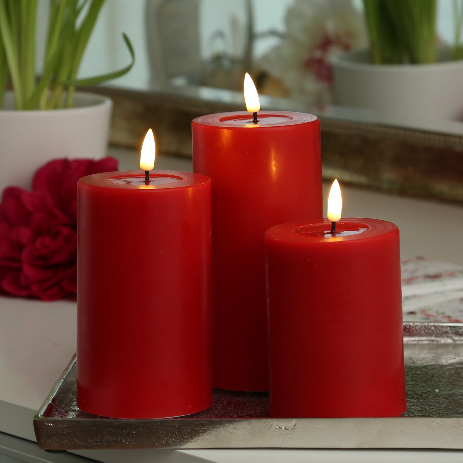 LED Stumpenkerze MIA - Echtwachs - realistische 3D Flamme - H: 12,5cm - D: 7,5cm - rot LED Stumpenkerze MIA - Echtwachs - realistische 3D Flamme - H: 12,5cm - D: 7,5cm - rot