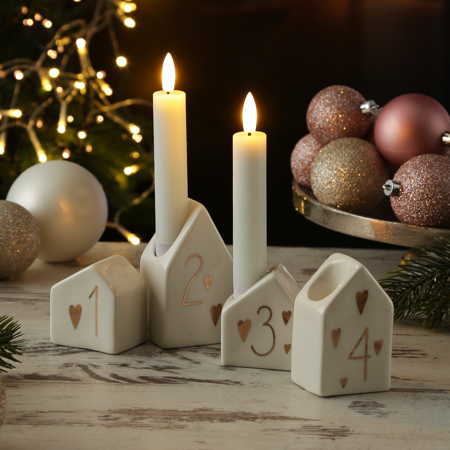 Stabkerzenhalter Adventshäuschen mit Herzen - 4 Stabkerzenhalterungen - Adventszahlen - Porzellan Stabkerzenhalter Adventshäuschen mit Herzen - 4 Stabkerzenhalterungen - Adventszahlen - Porzellan