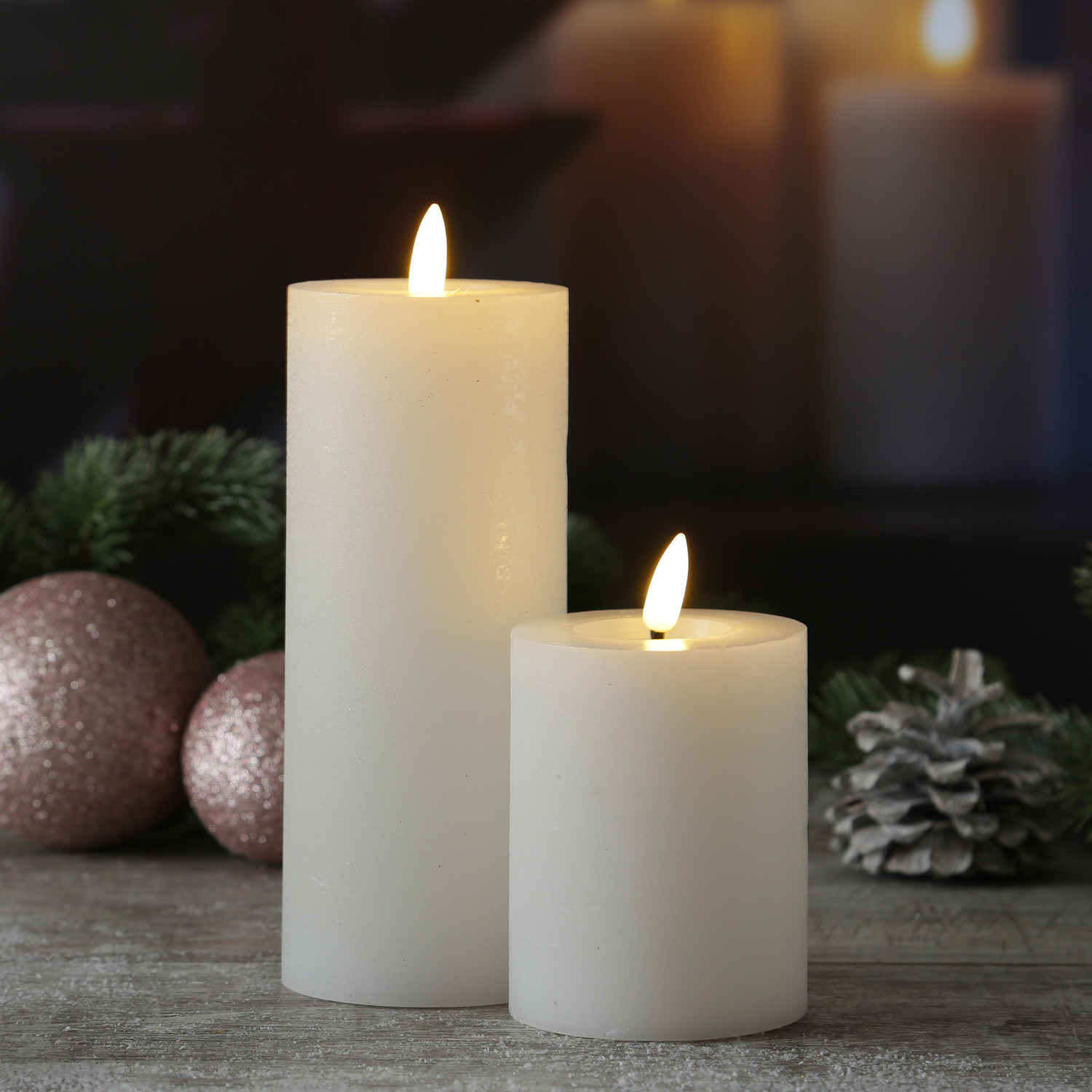 LED Kerze LINA - Rustik-Optik - Echtwachs - 3D Flamme - H: 11cm - D: 7cm - Batterie - Timer - weiß LED Kerze LINA - Rustik-Optik - Echtwachs - 3D Flamme - H: 11cm - D: 7cm - Batterie - Timer - weiß